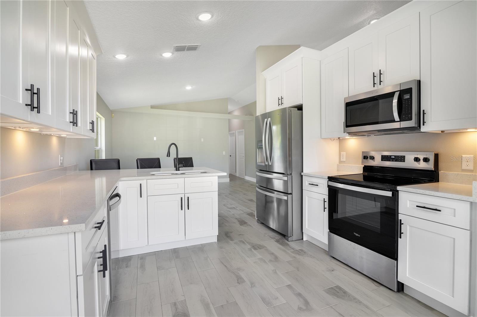 7231 EDGEWATER SHORES CT