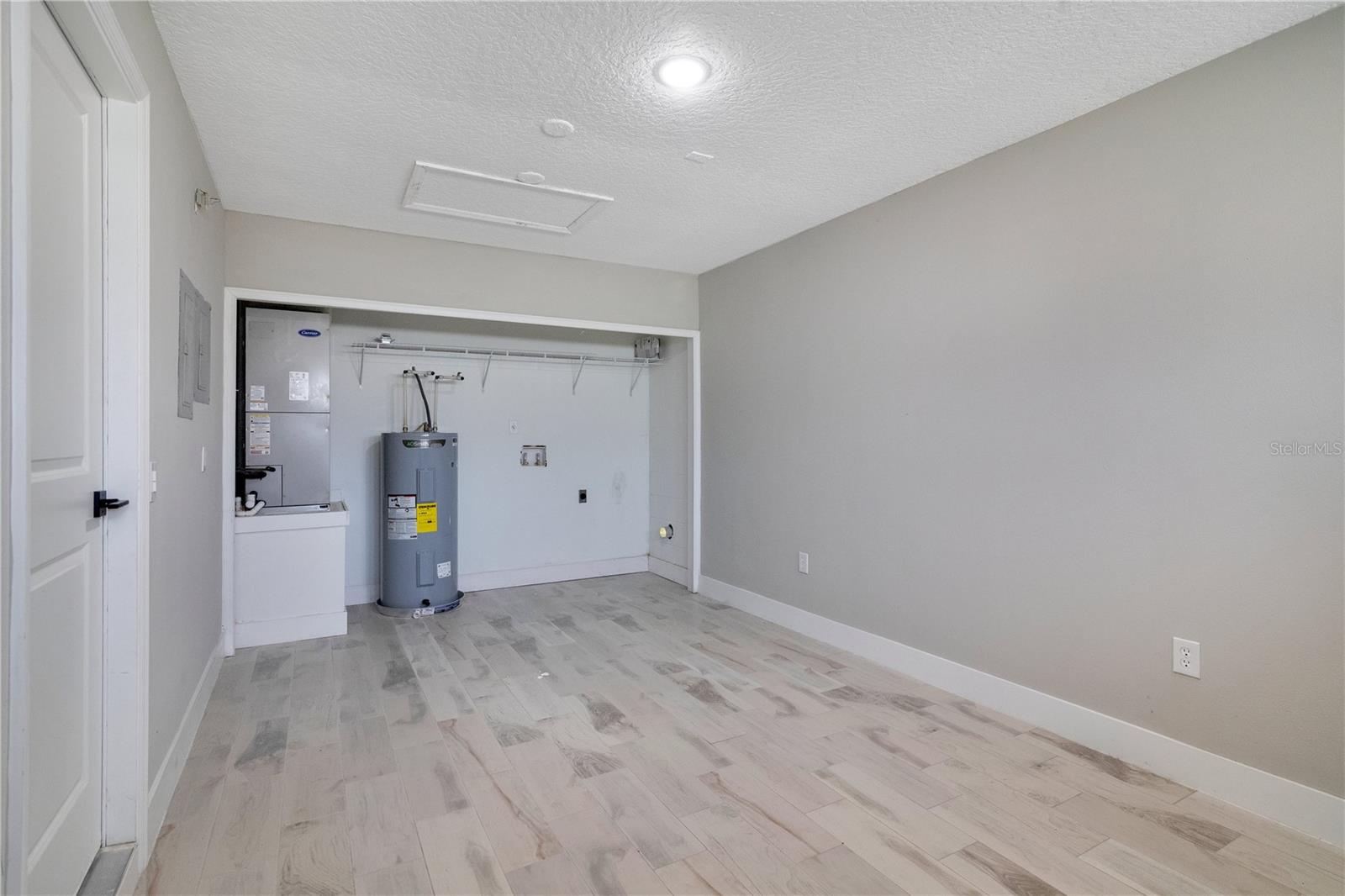 7231 EDGEWATER SHORES CT