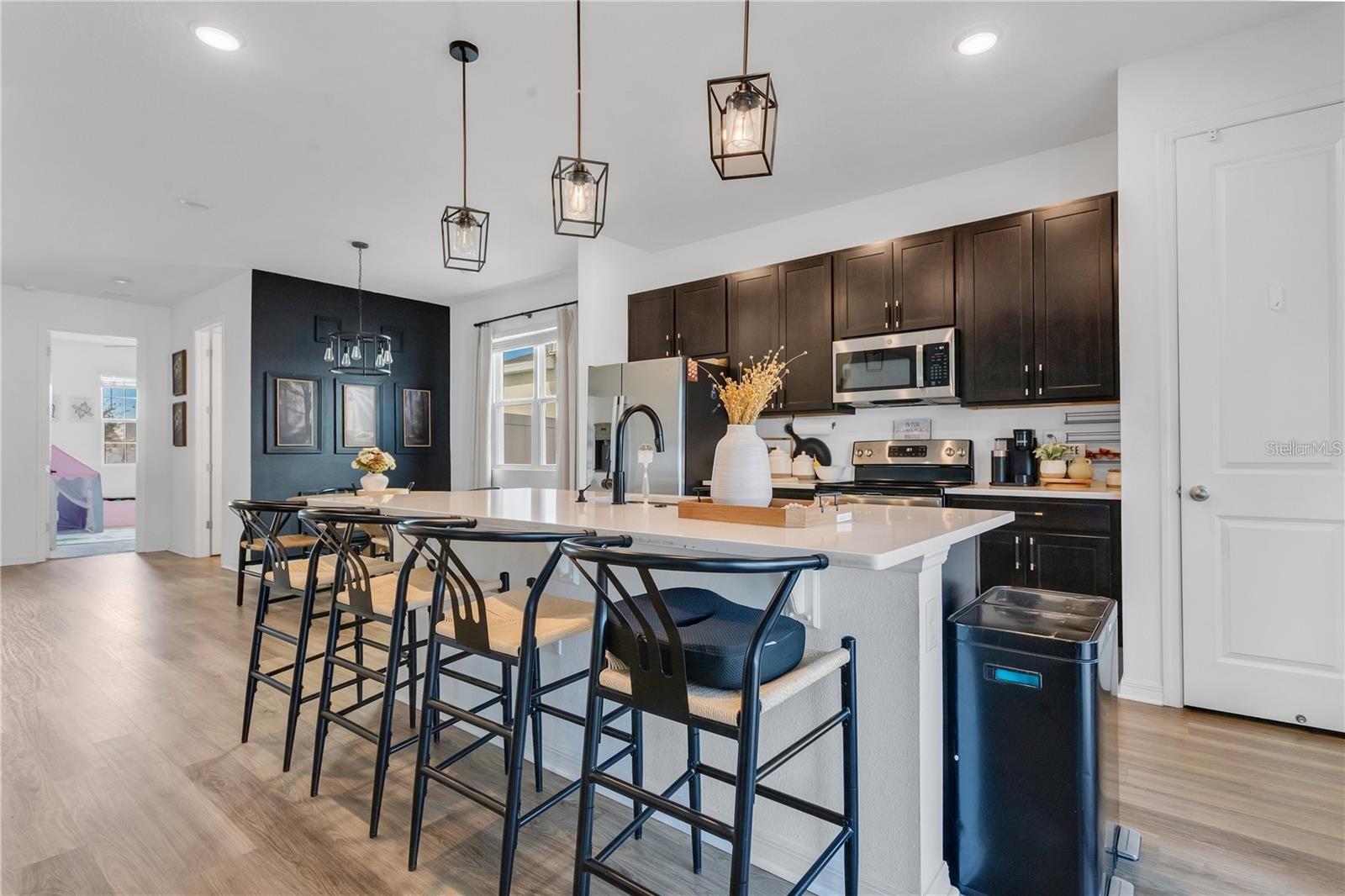 682 HERITAGE SQUARE DR