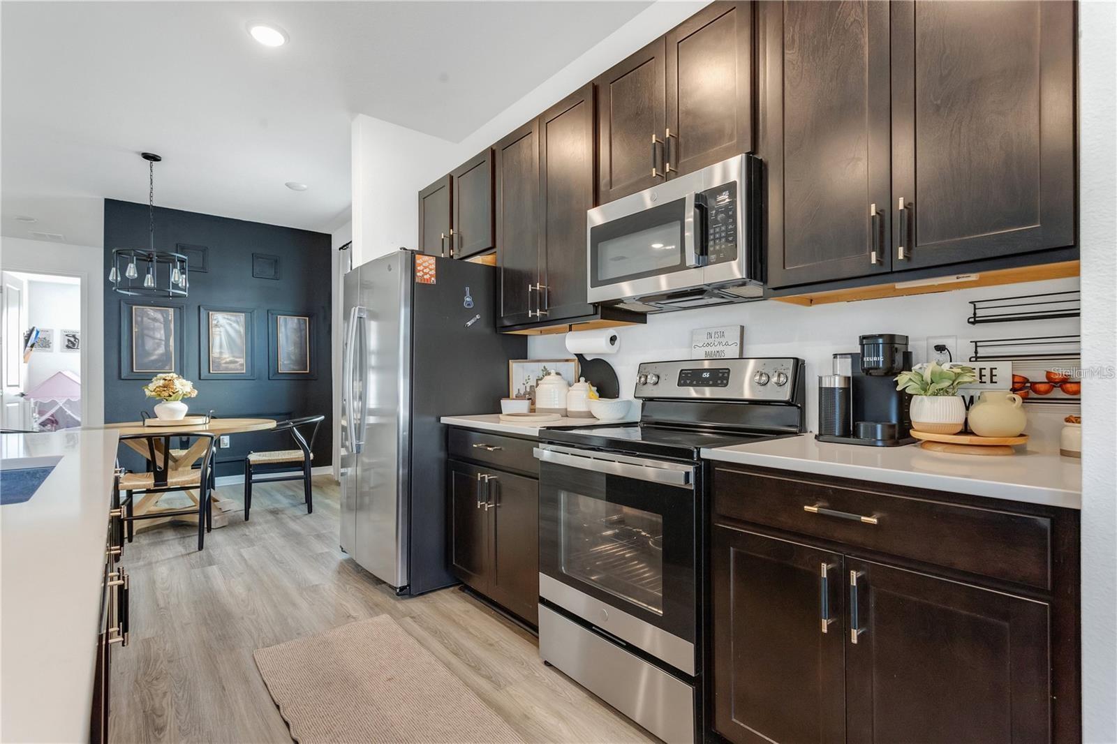 682 HERITAGE SQUARE DR