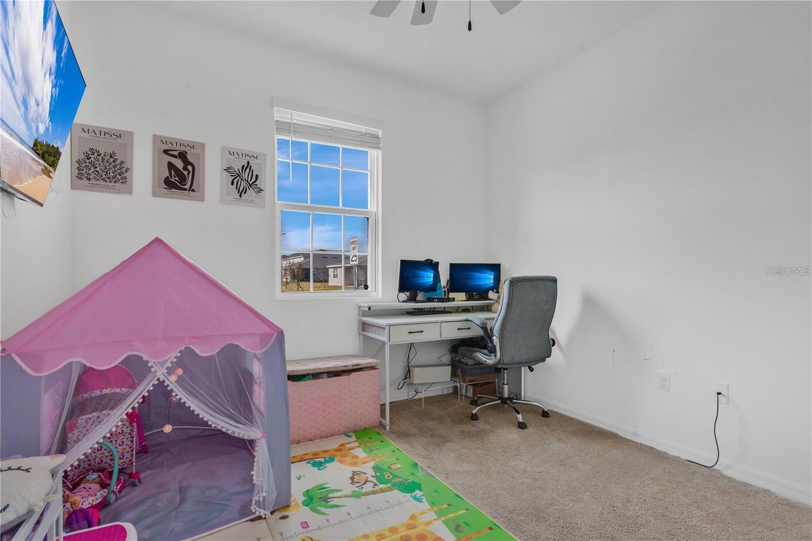 682 HERITAGE SQUARE DR