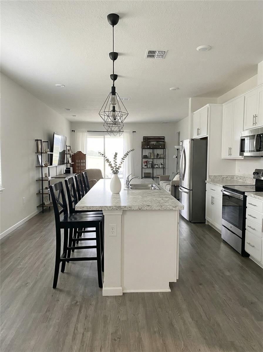 1241 FOREST GATE CIR