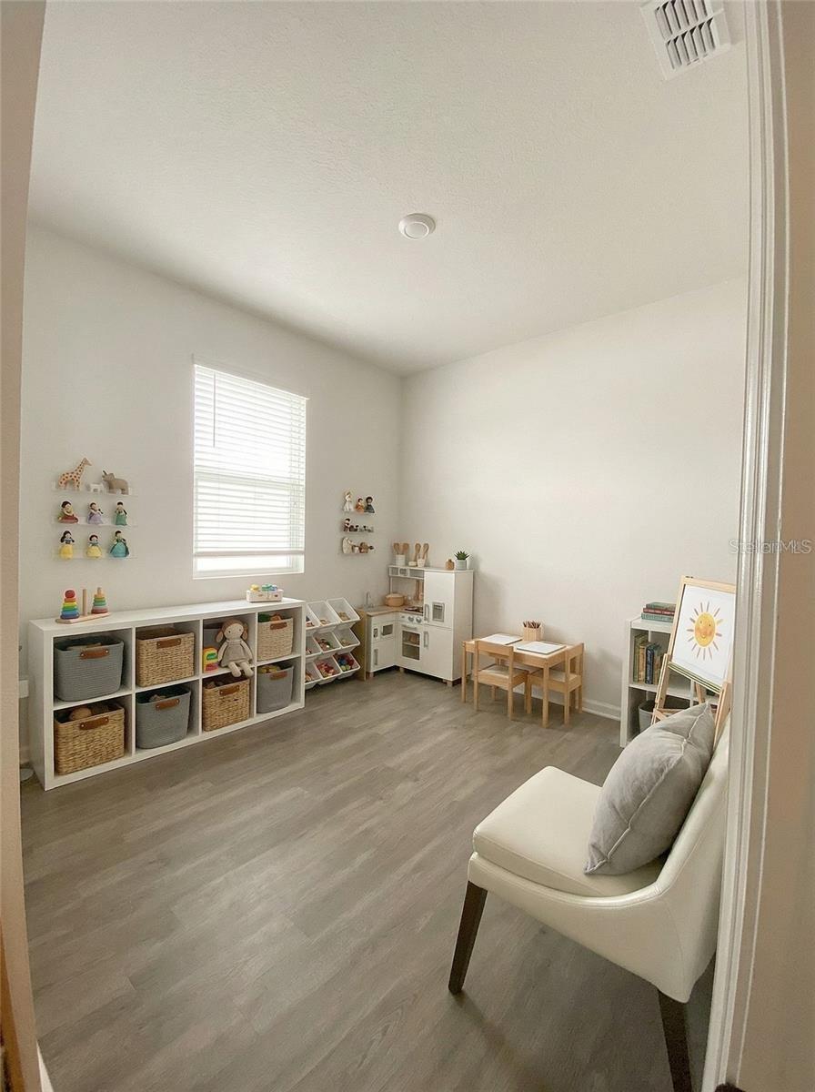 1241 FOREST GATE CIR