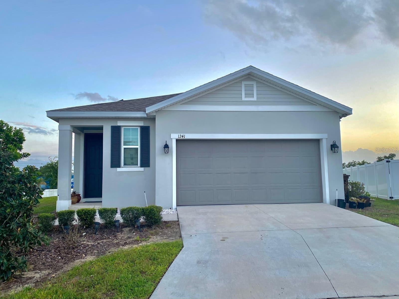 1241 FOREST GATE CIR