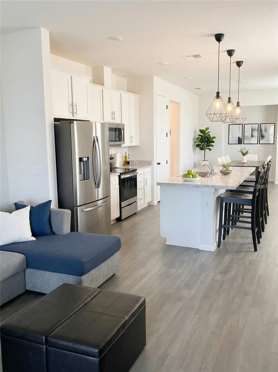 1241 FOREST GATE CIR