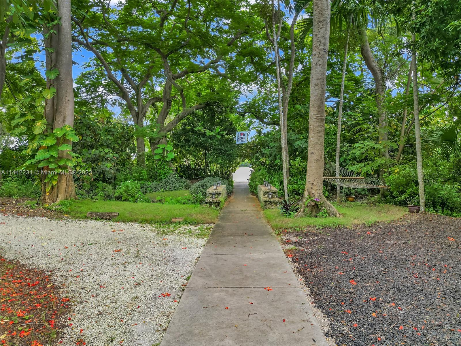 7997 SW 98th Ter