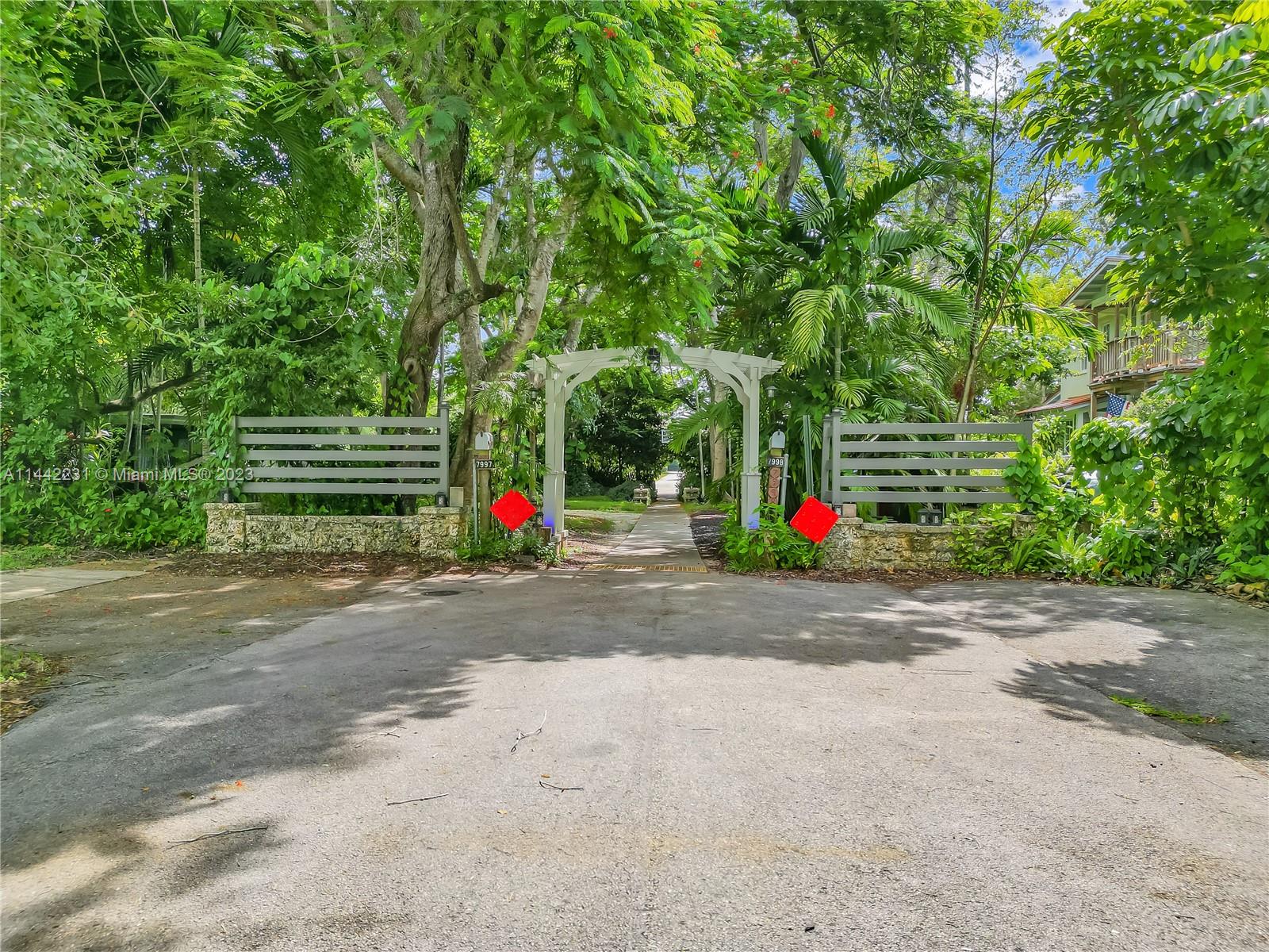7997 SW 98th Ter