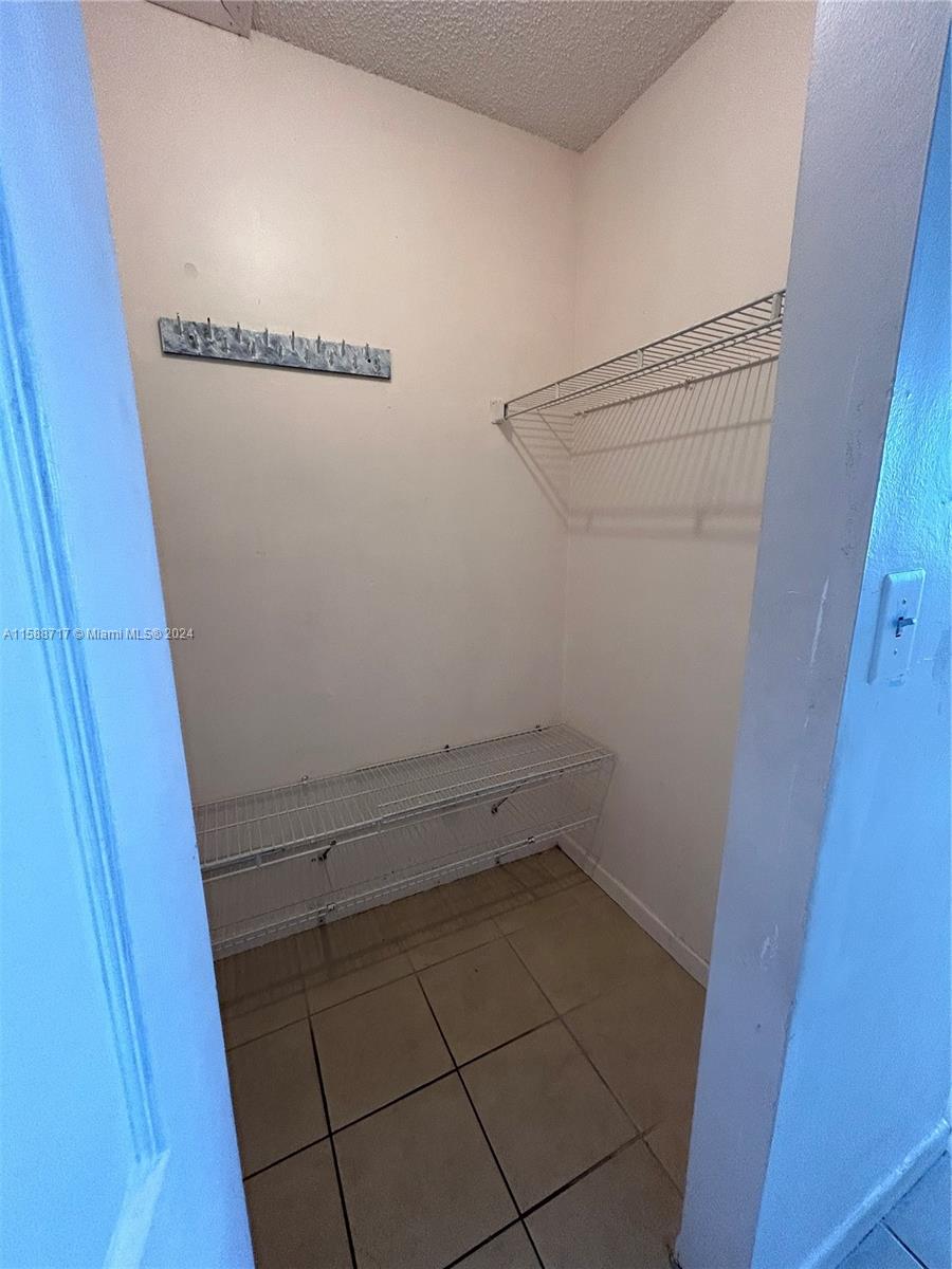 15630 SW 80th St # 305 Unit: I-305