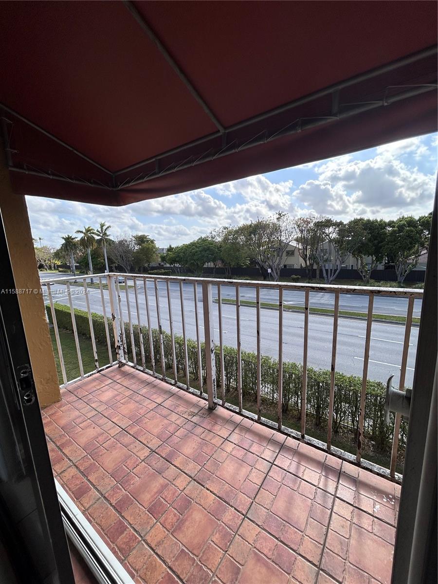 15630 SW 80th St # 305 Unit: I-305