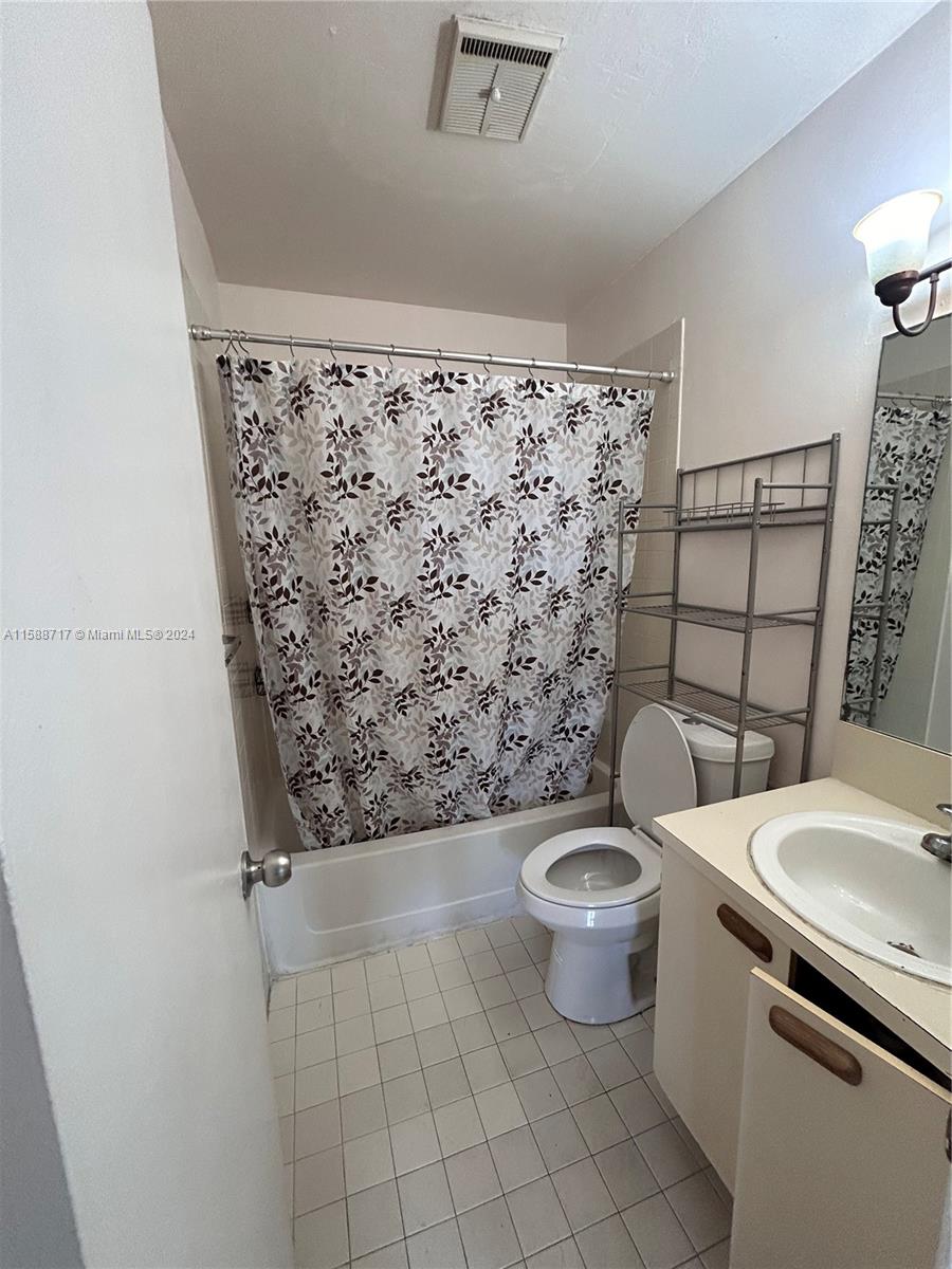 15630 SW 80th St # 305 Unit: I-305