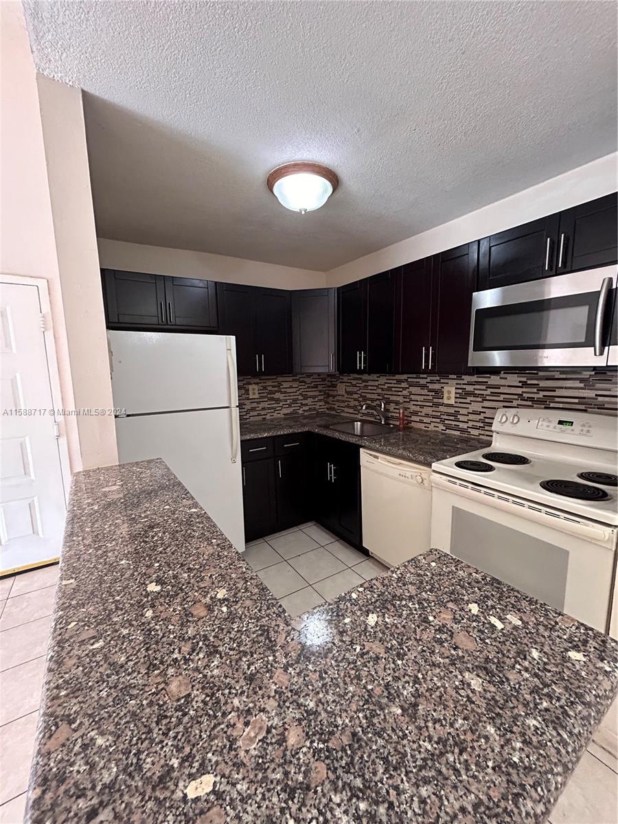 15630 SW 80th St # 305 Unit: I-305