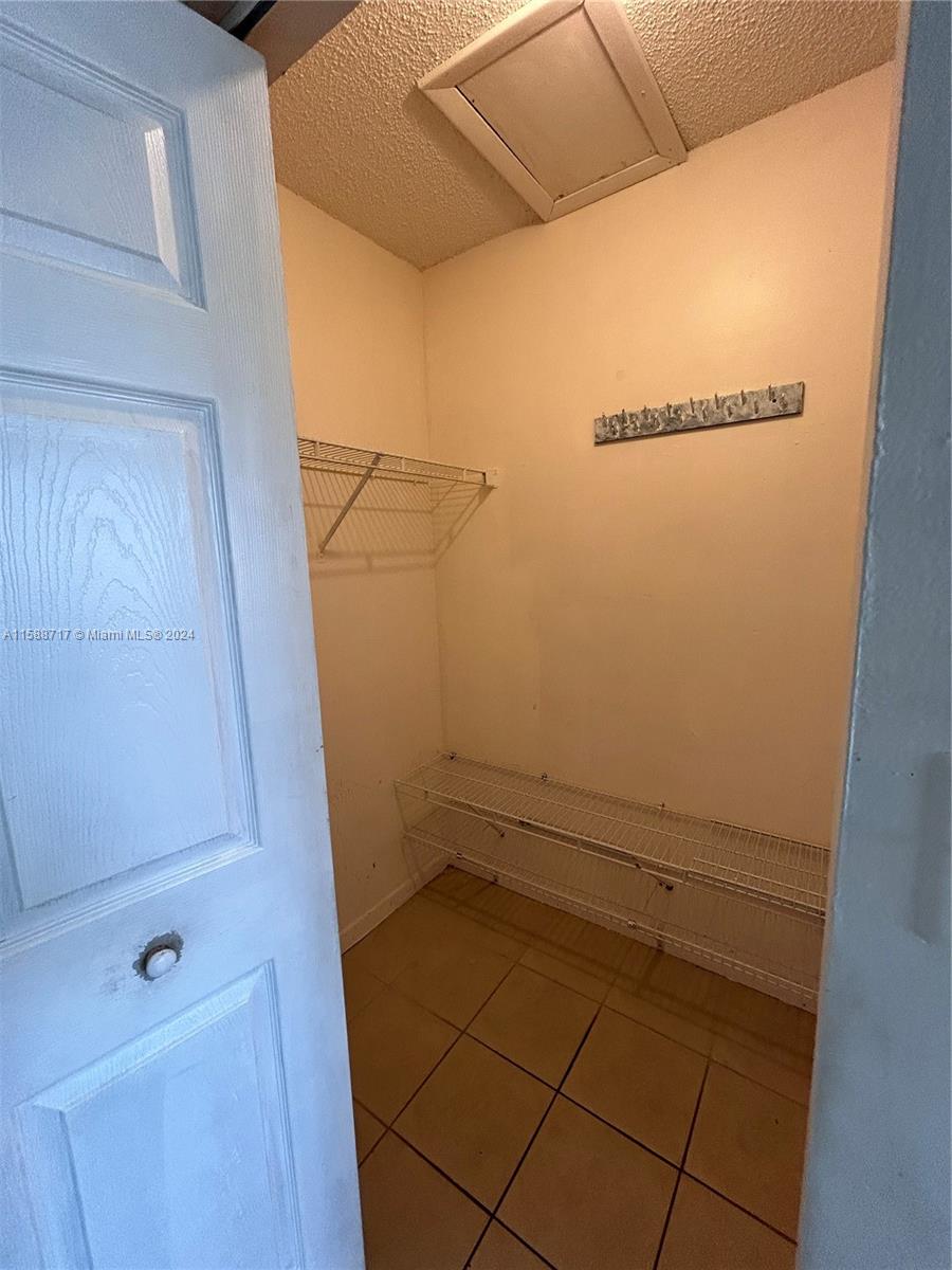 15630 SW 80th St # 305 Unit: I-305