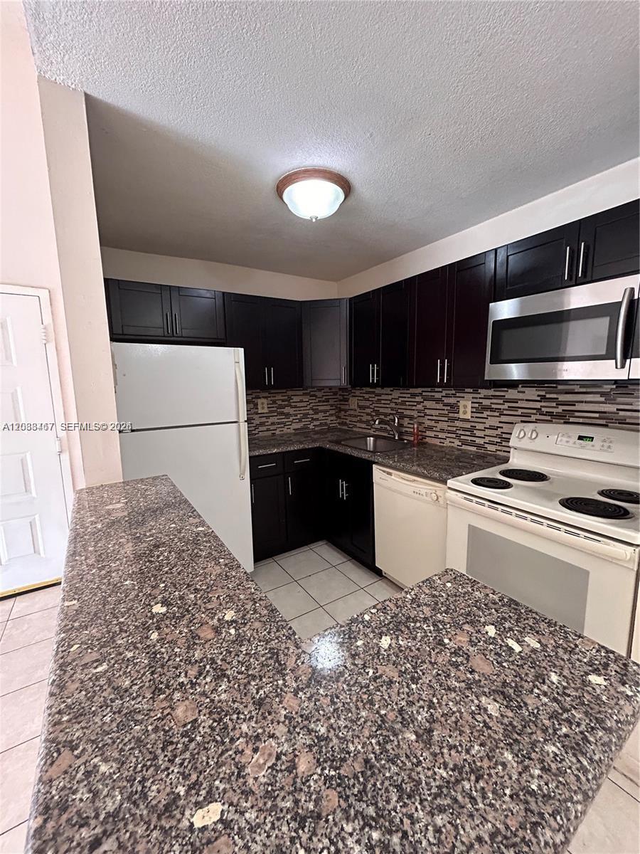 15630 SW 80th St # 305 Unit: I-305