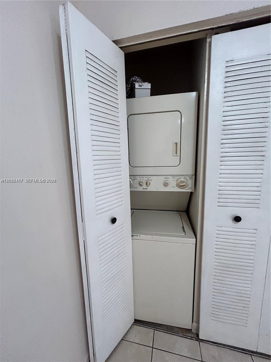 15630 SW 80th St # 305 Unit: I-305