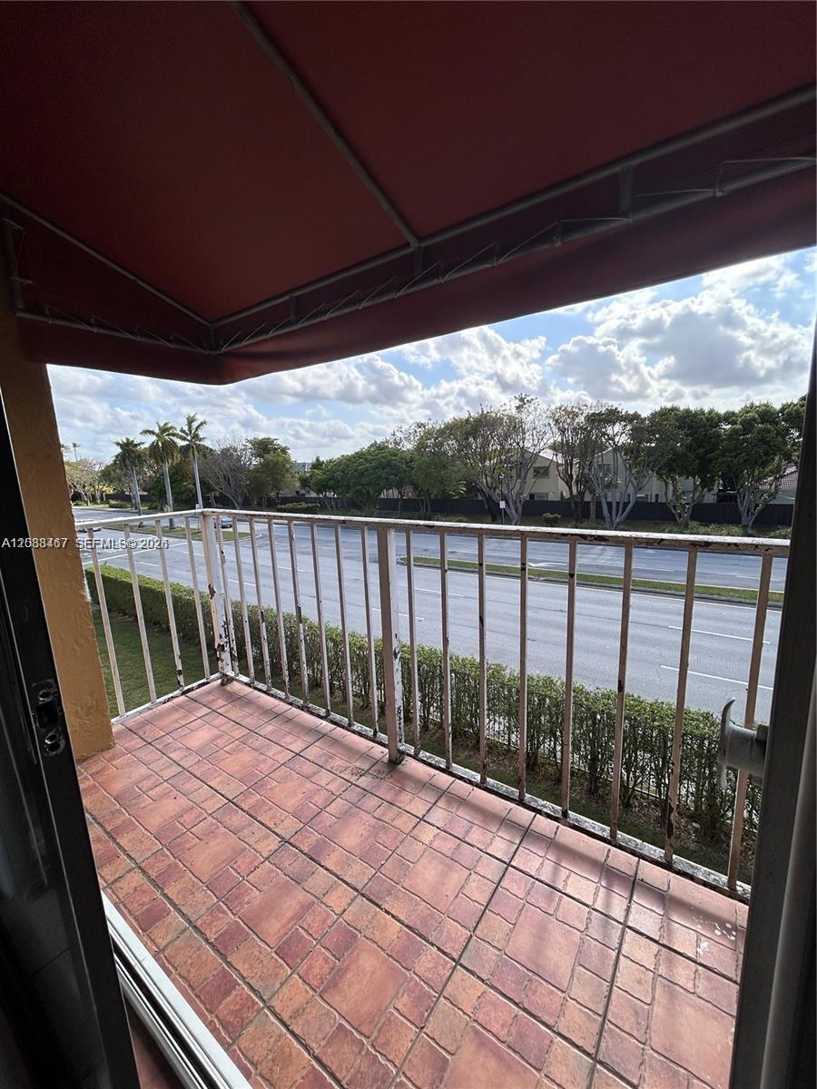 15630 SW 80th St # 305 Unit: I-305
