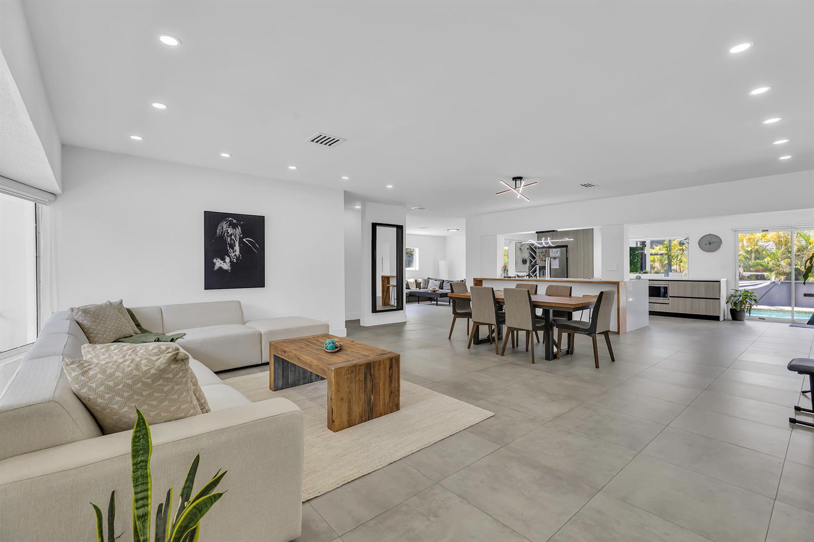 11821 NW 6th Court