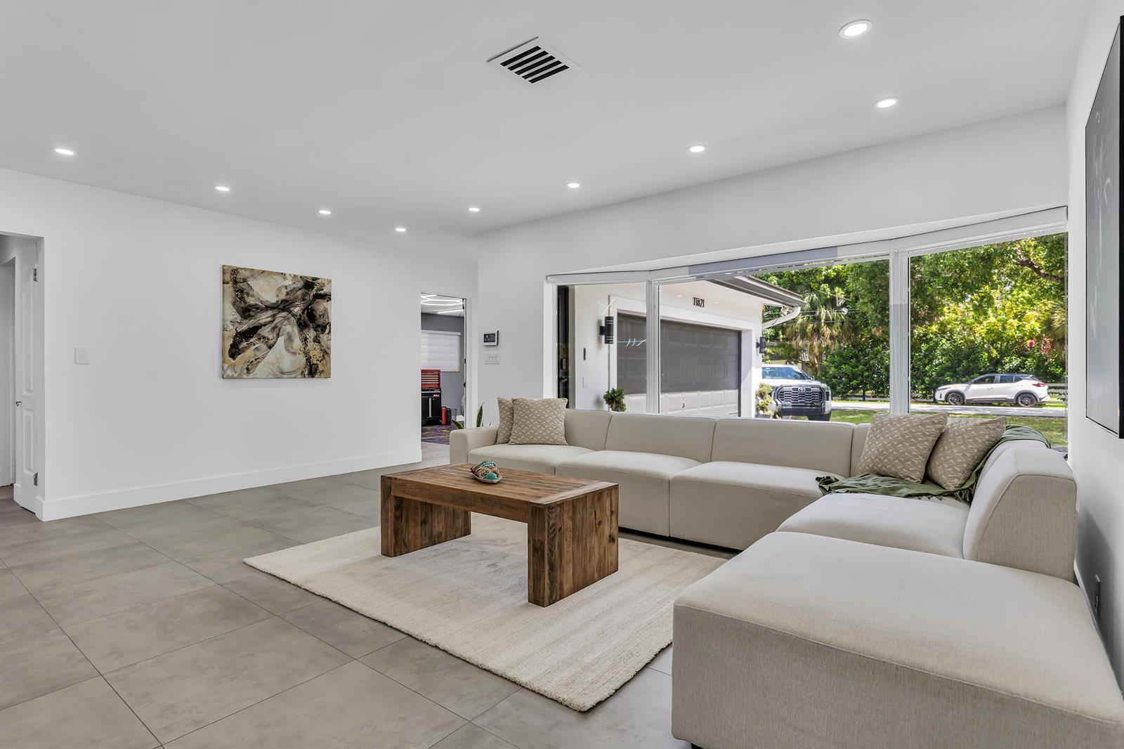 11821 NW 6th Court