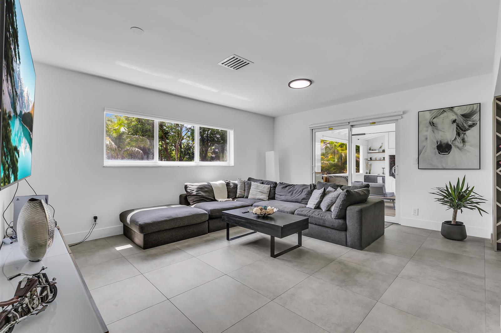 11821 NW 6th Court