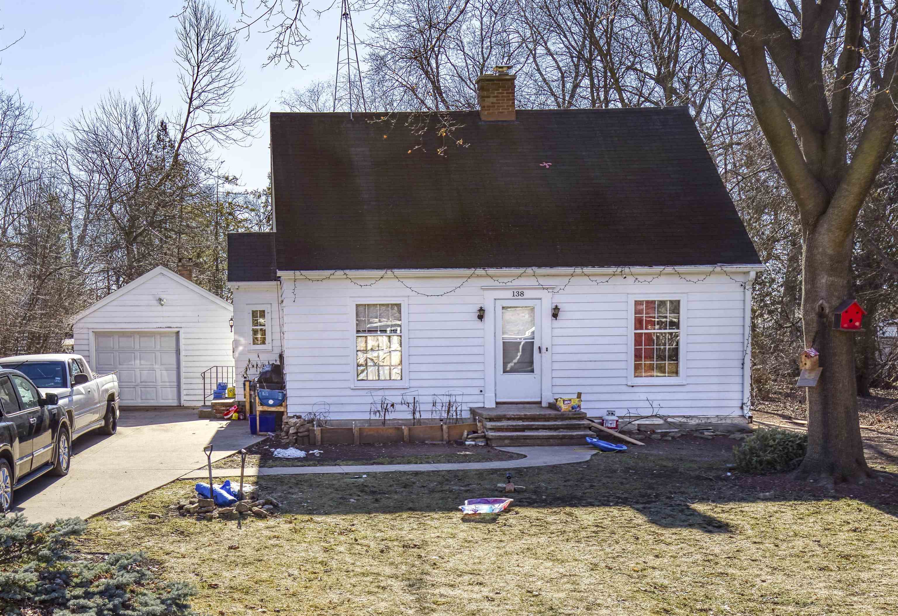 138 COURTNEY Court