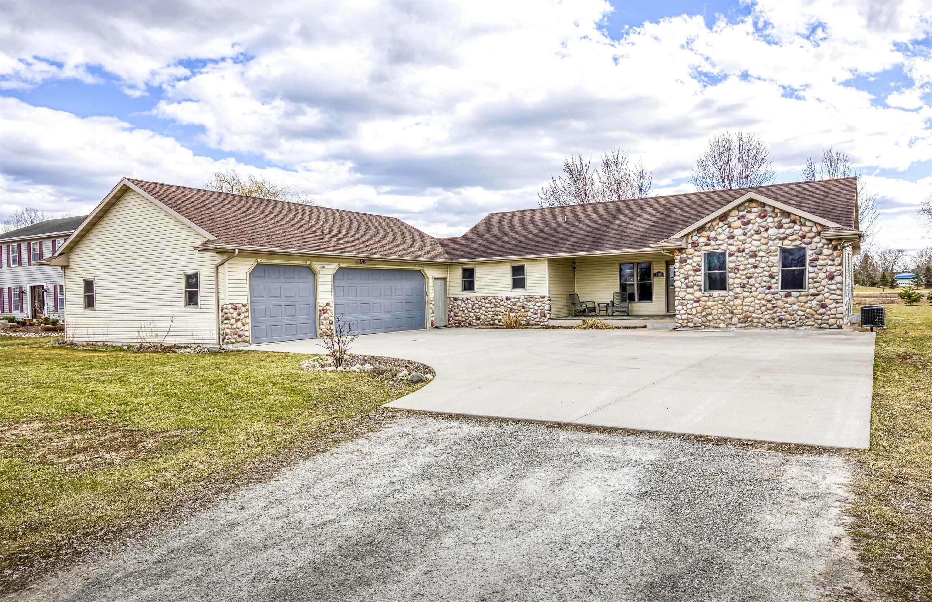 2255 E SHADY Lane