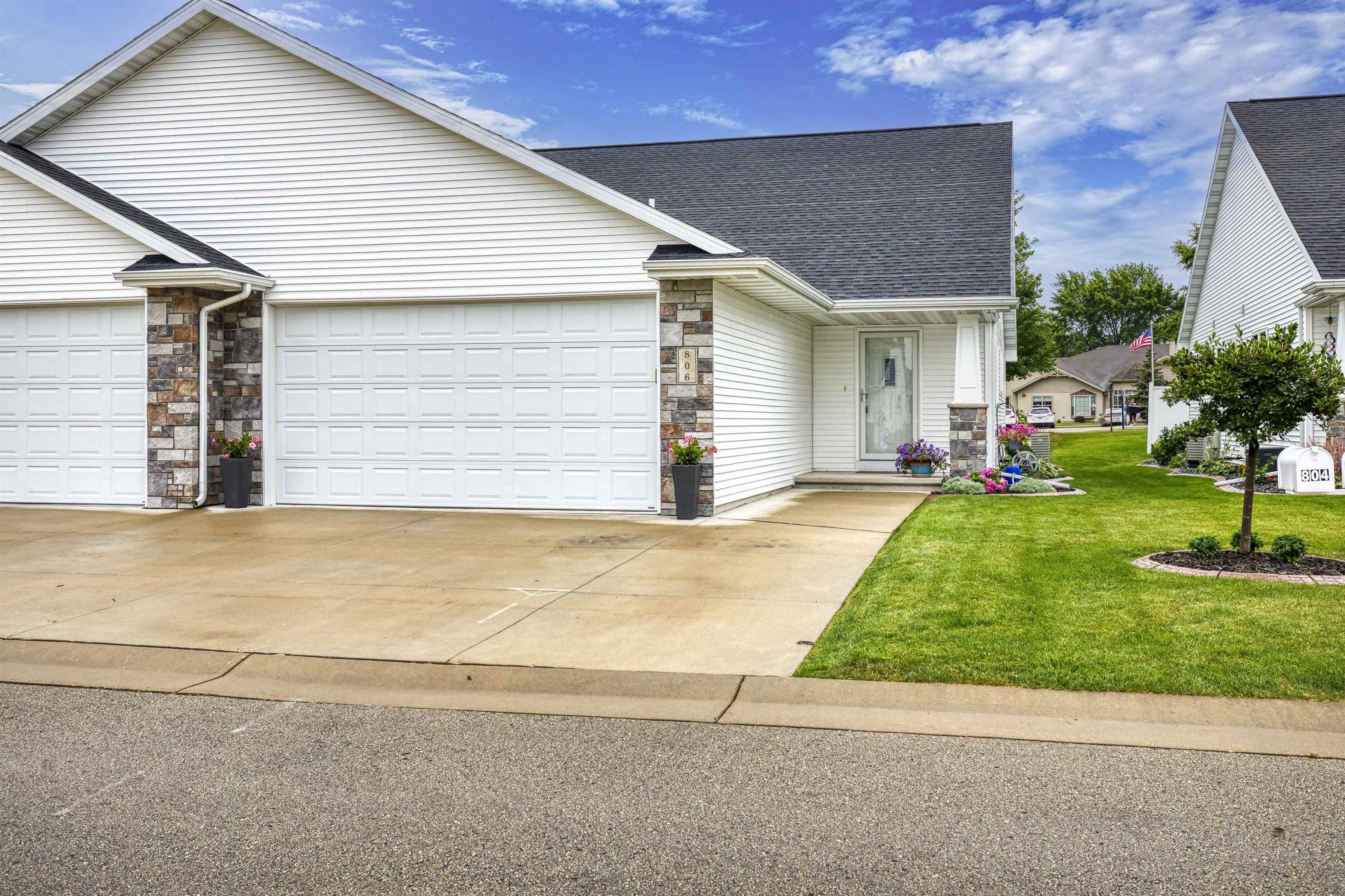 806 SCHELFHOUT Lane