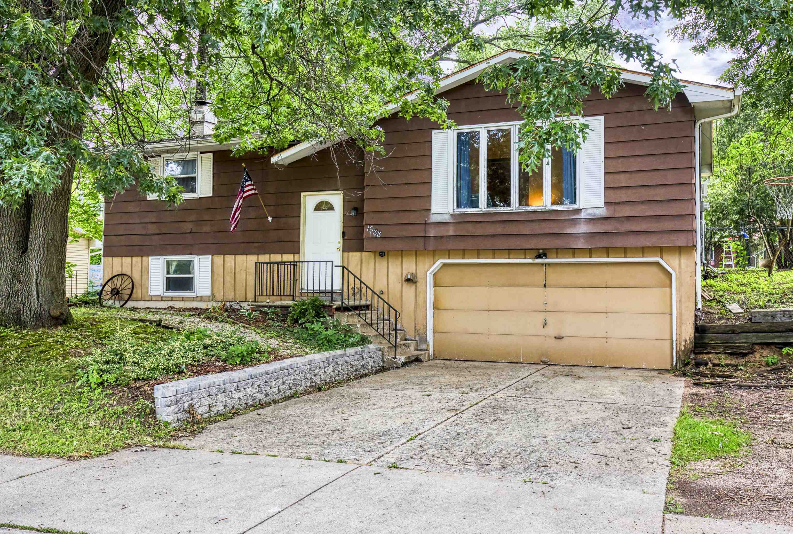 1988 PACKERLAND Drive