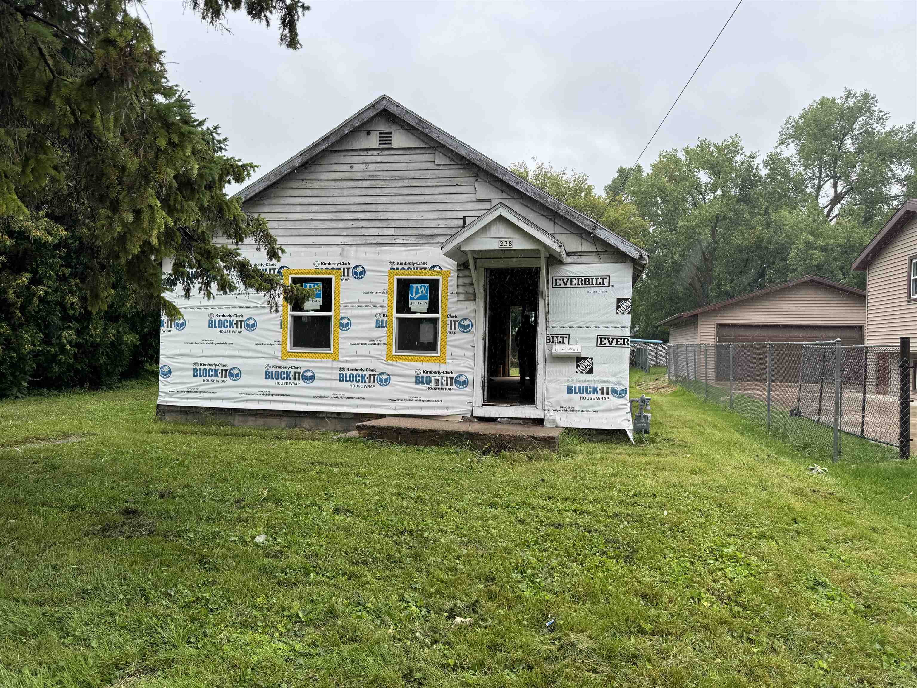 238 W SMITH Avenue