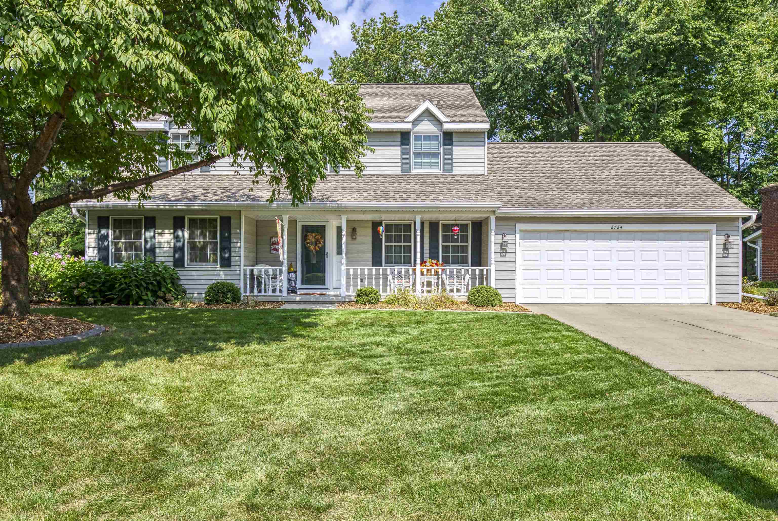 2724 PARKWOOD Drive