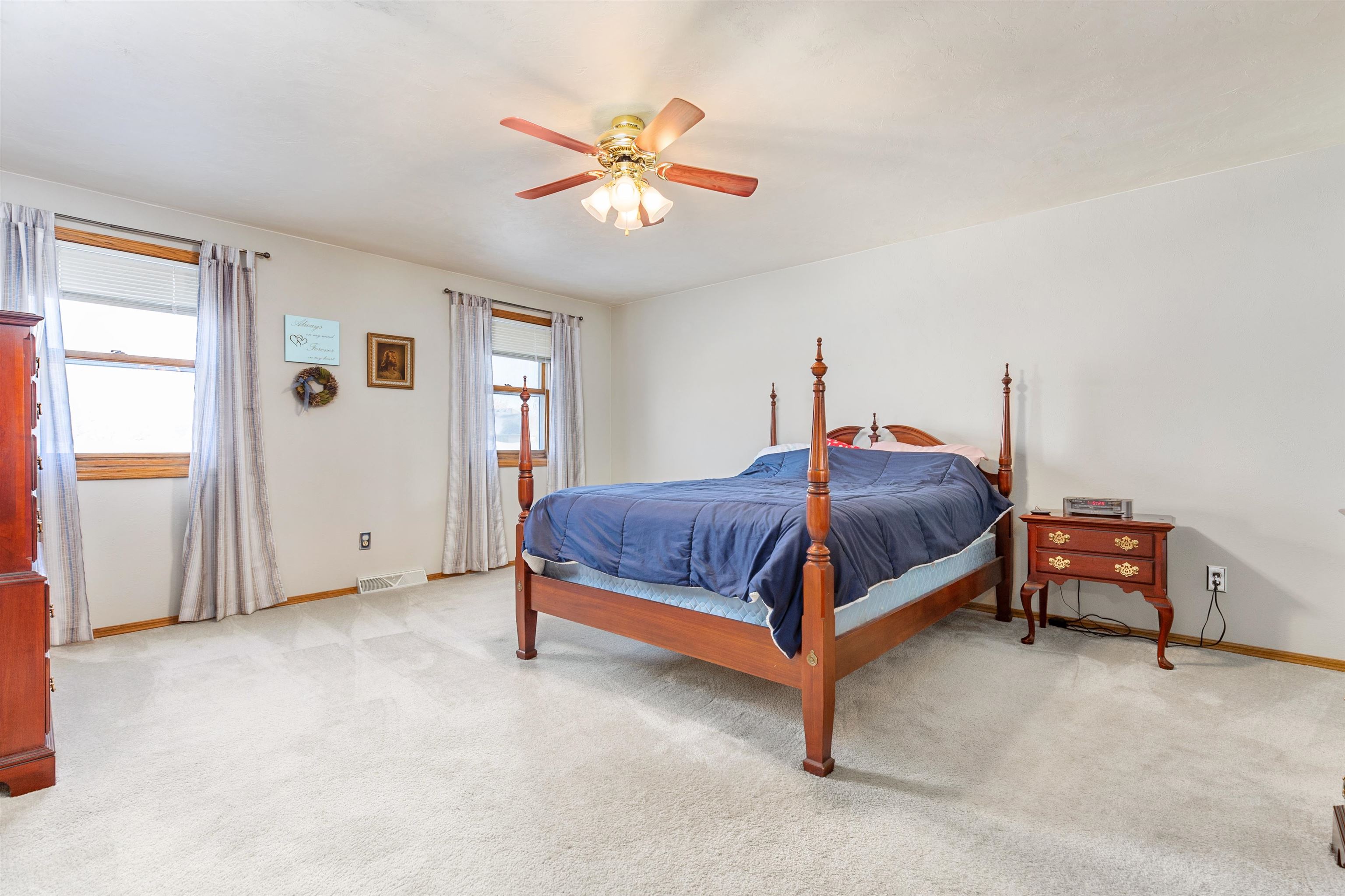 16 W CREEK WATER Court