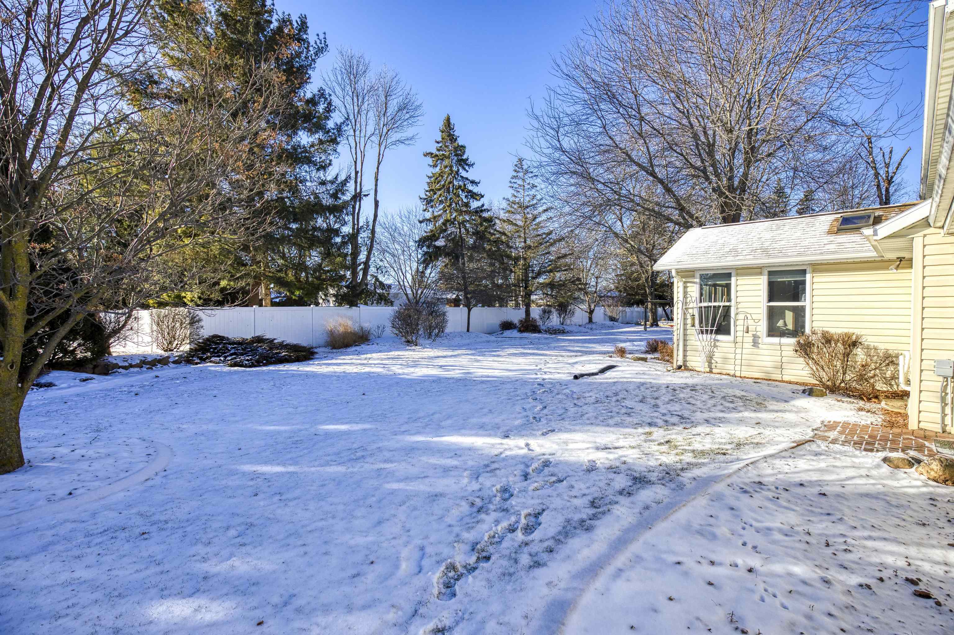 16 W CREEK WATER Court