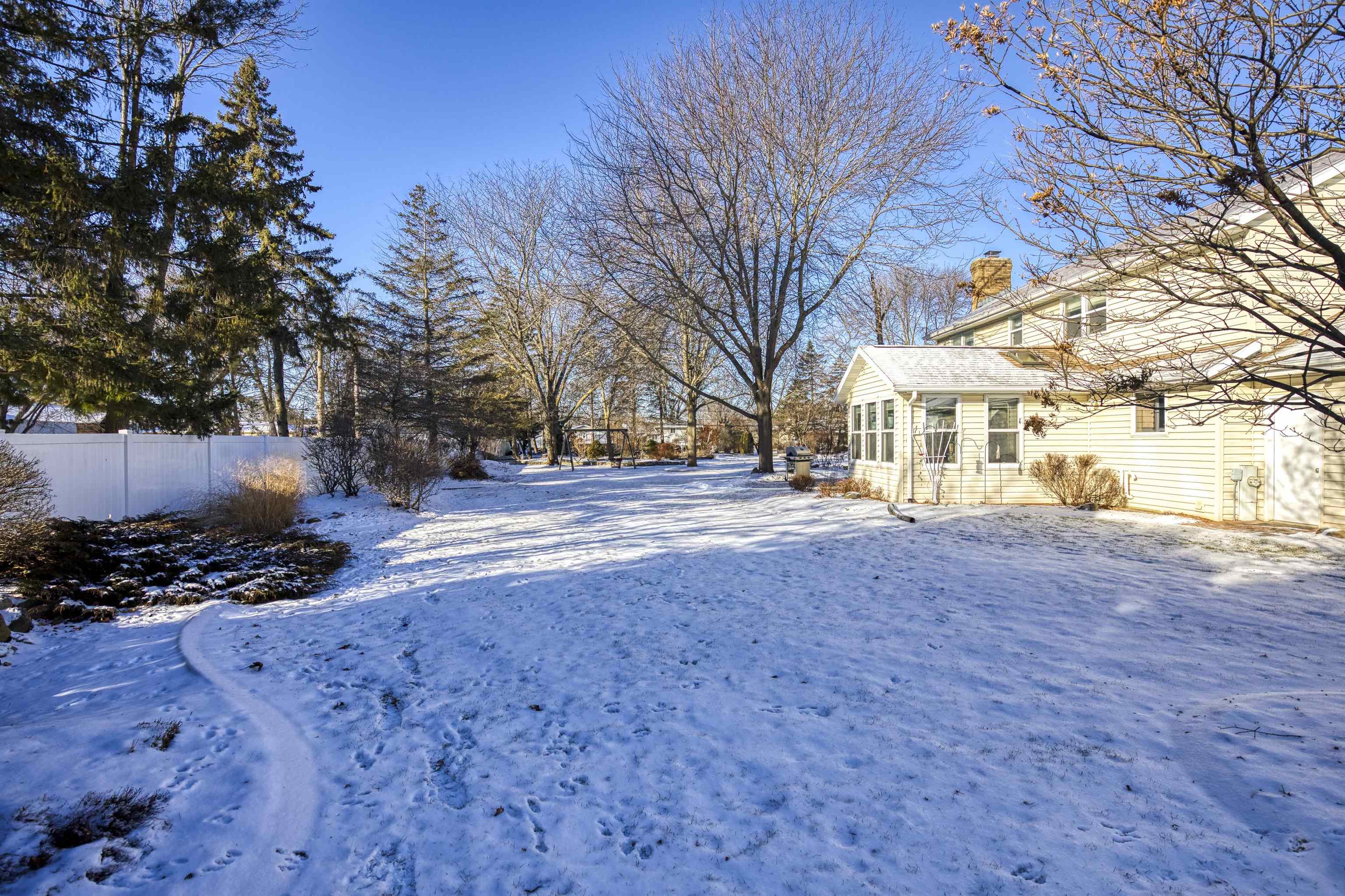 16 W CREEK WATER Court