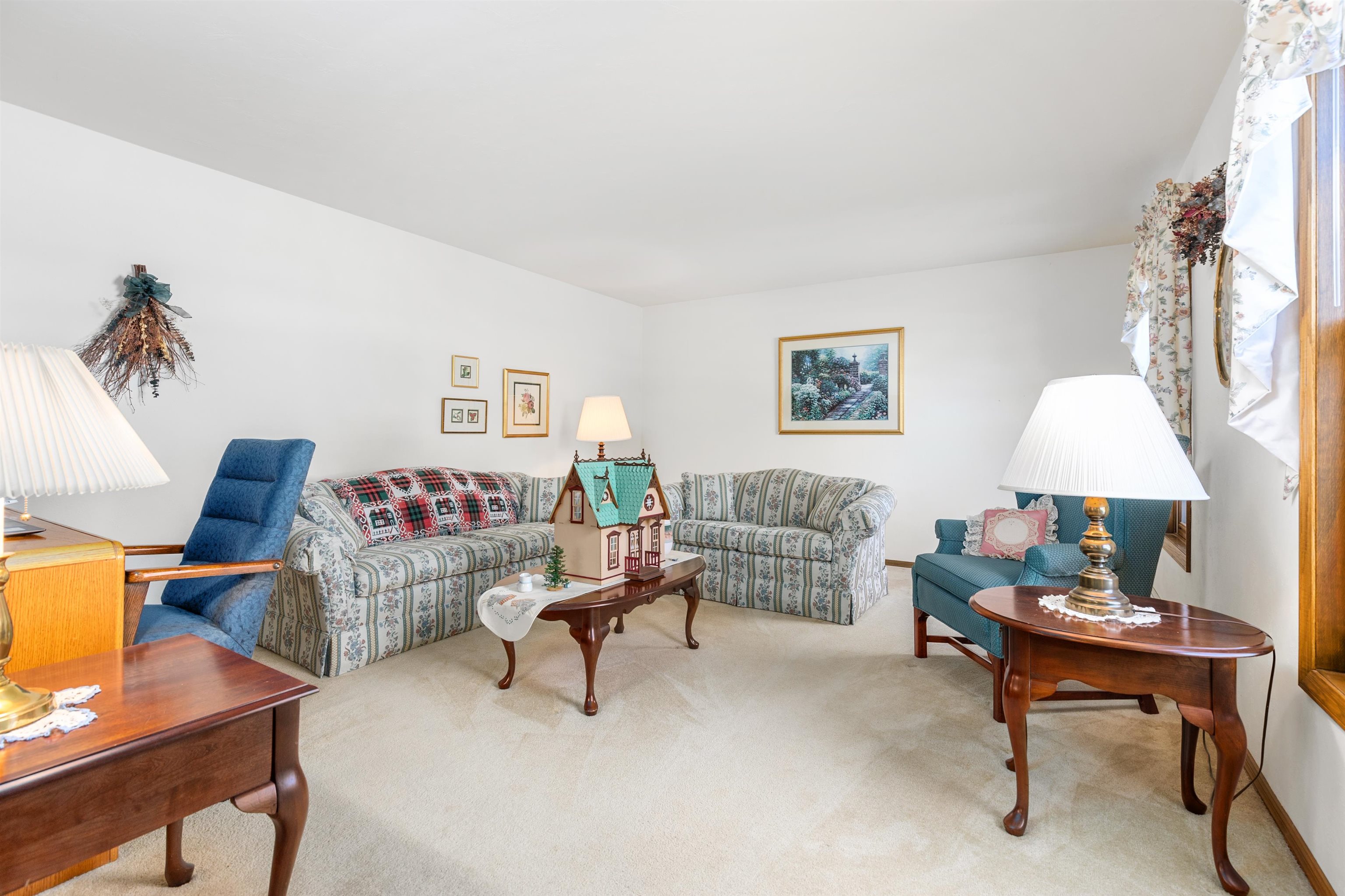 16 W CREEK WATER Court