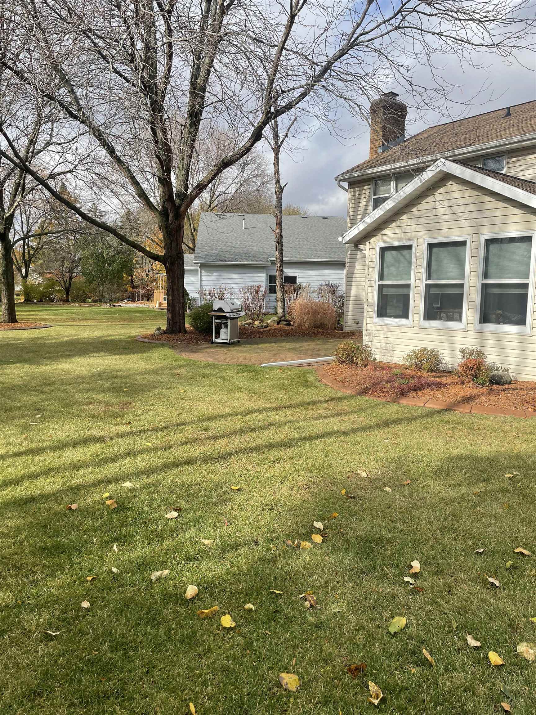 16 W CREEK WATER Court