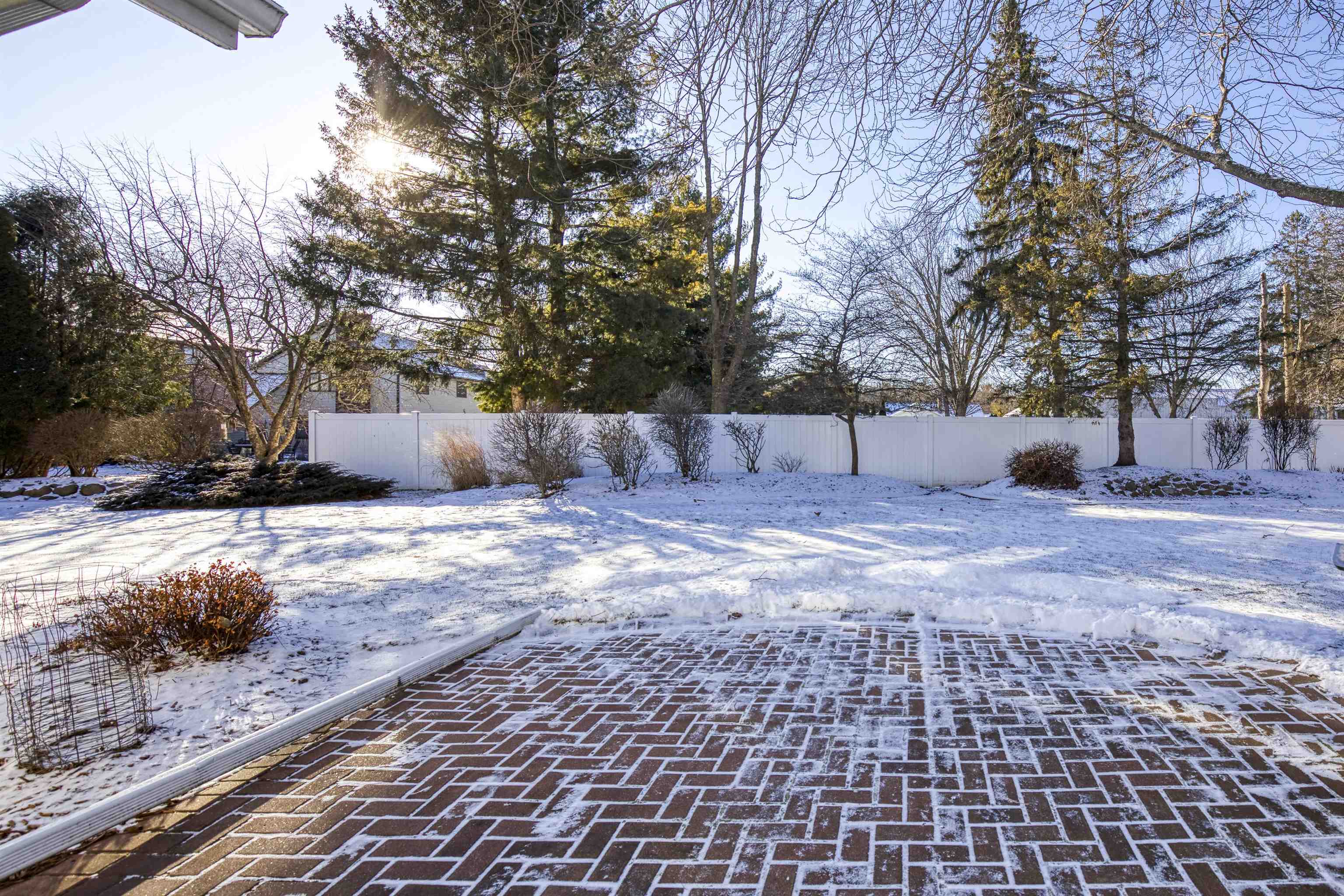 16 W CREEK WATER Court