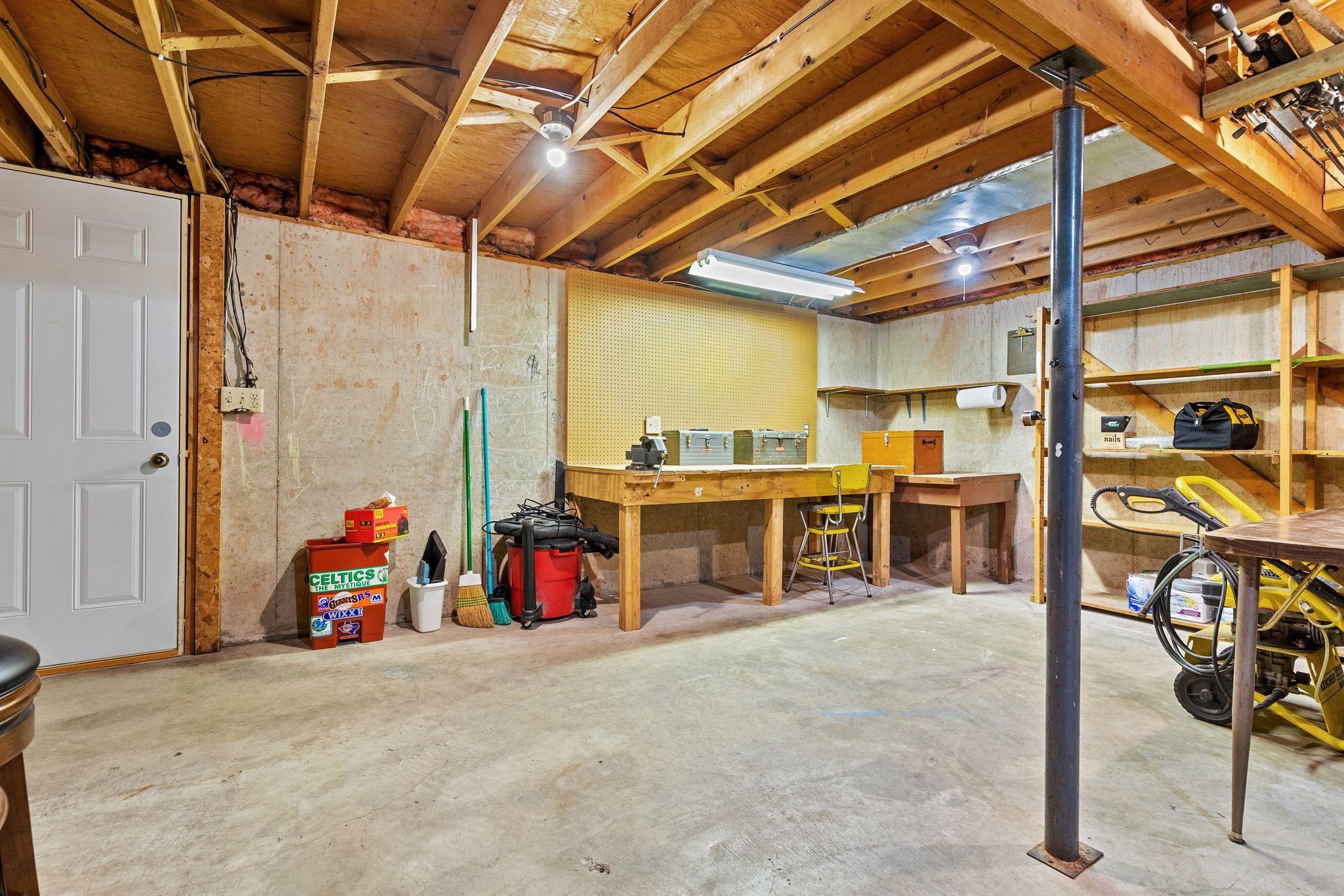 901 BEECHWOOD Avenue