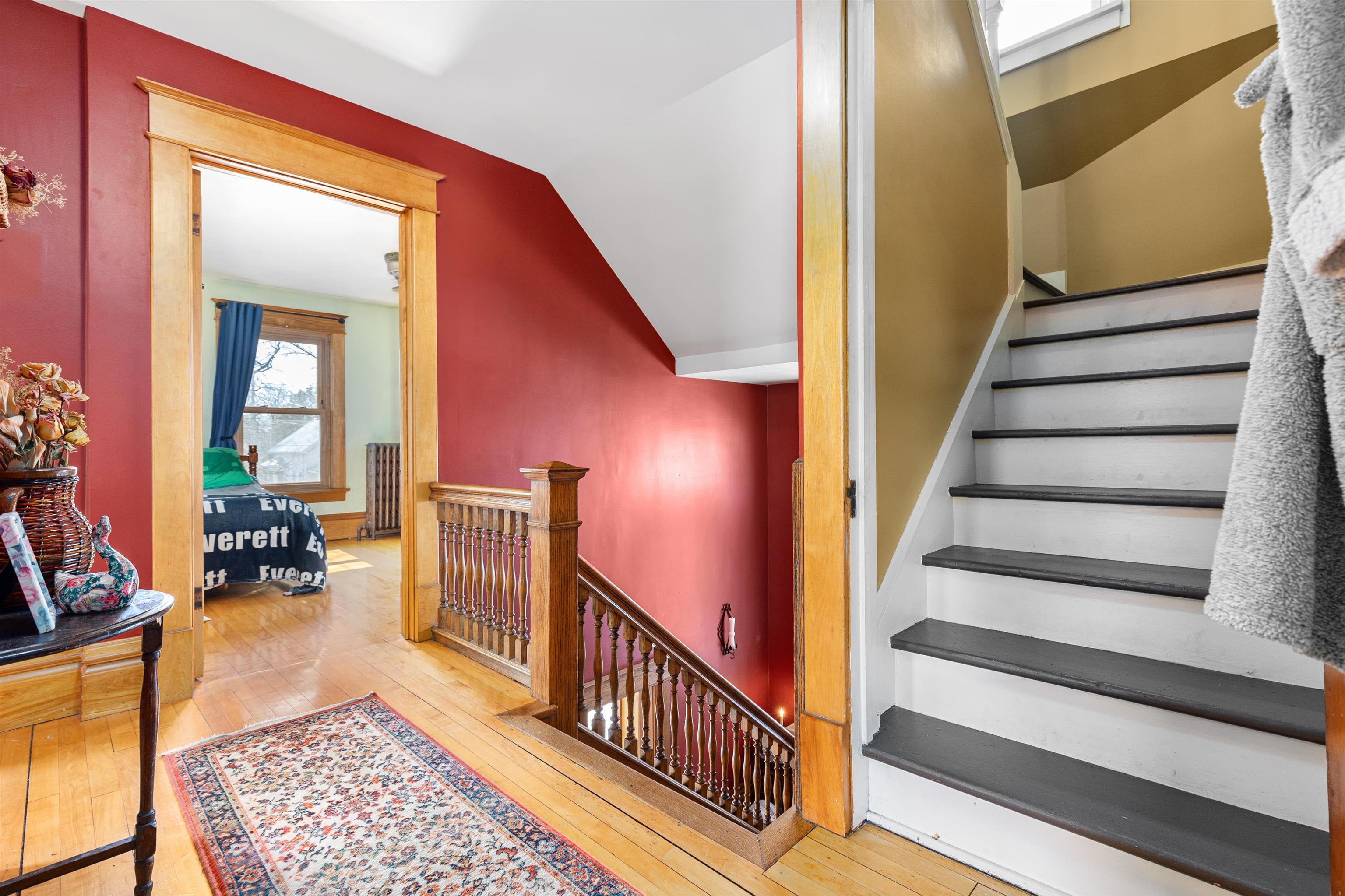 32 W NEW YORK Avenue
