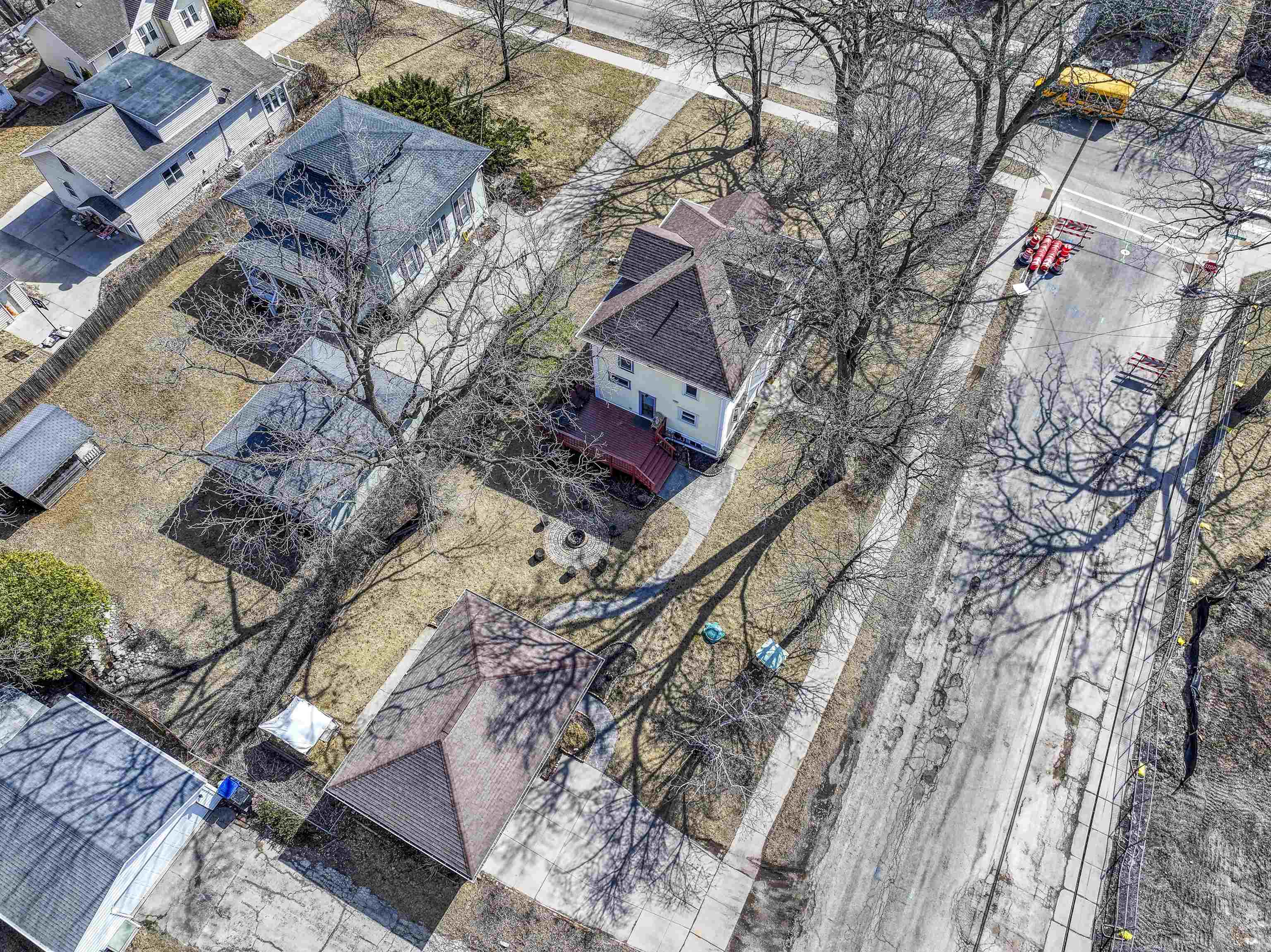 32 W NEW YORK Avenue