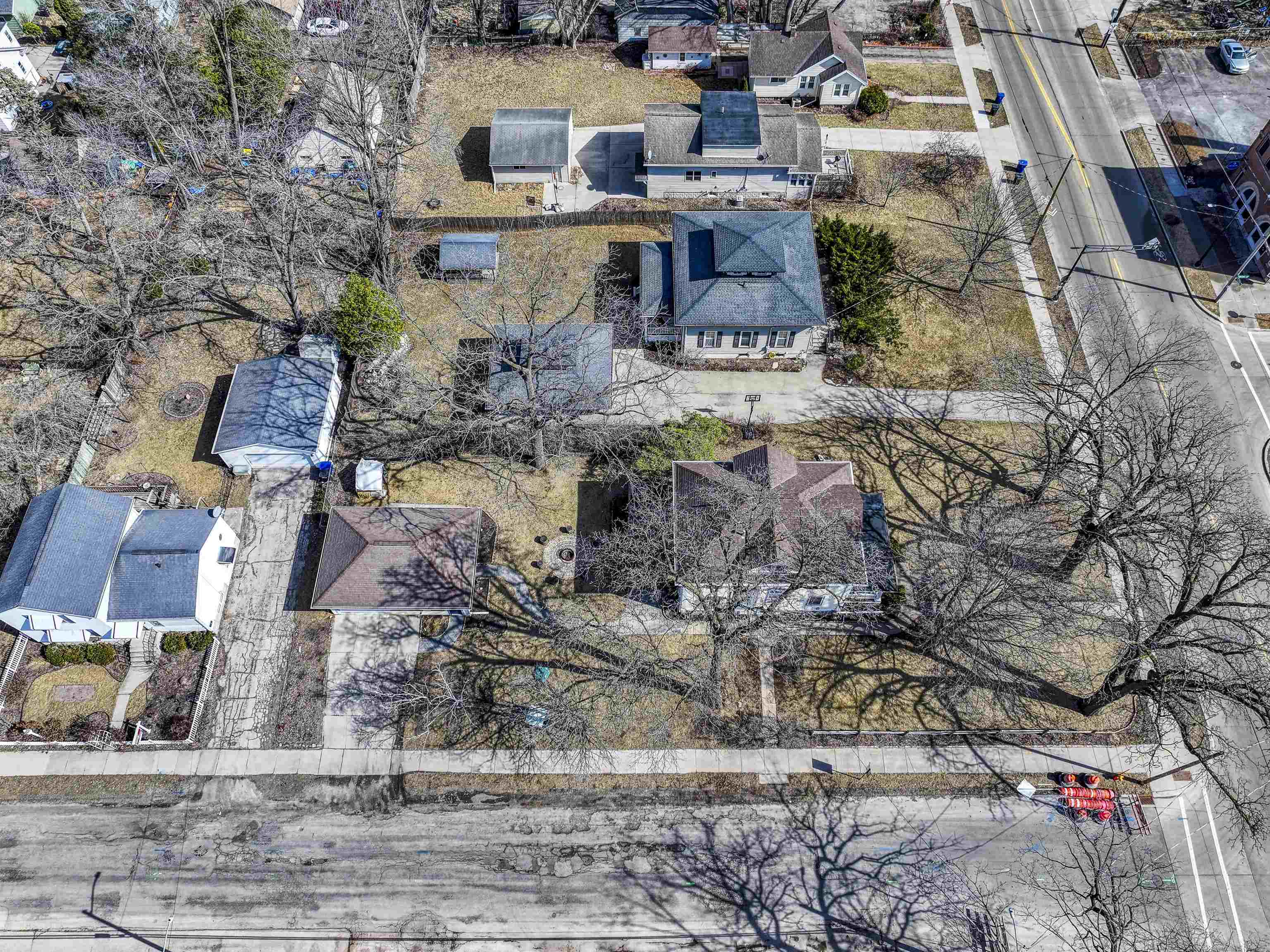 32 W NEW YORK Avenue