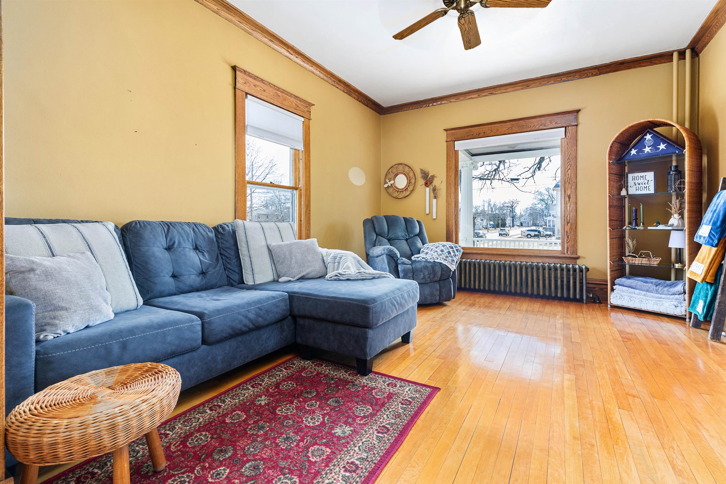 32 W NEW YORK Avenue