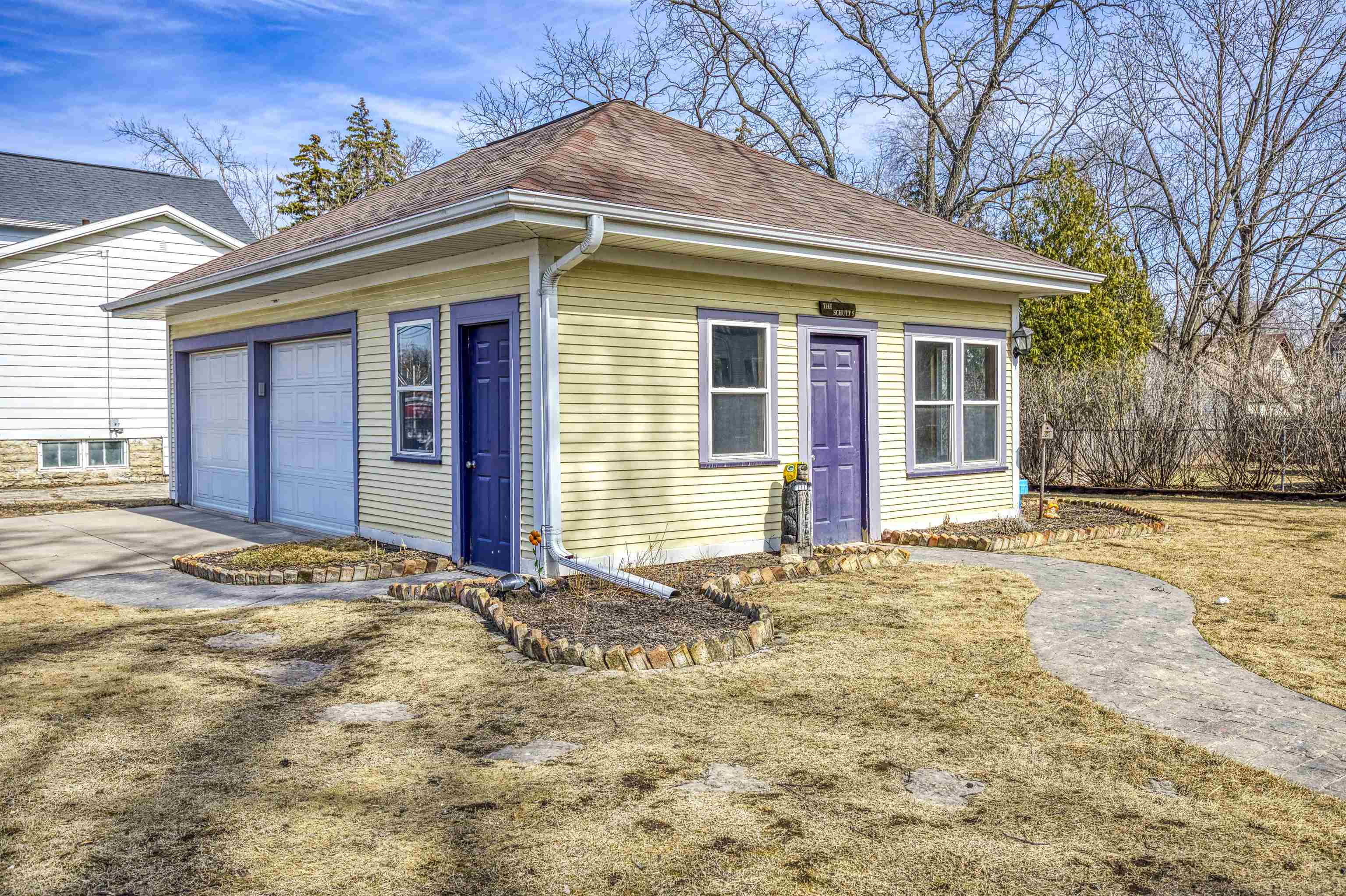 32 W NEW YORK Avenue