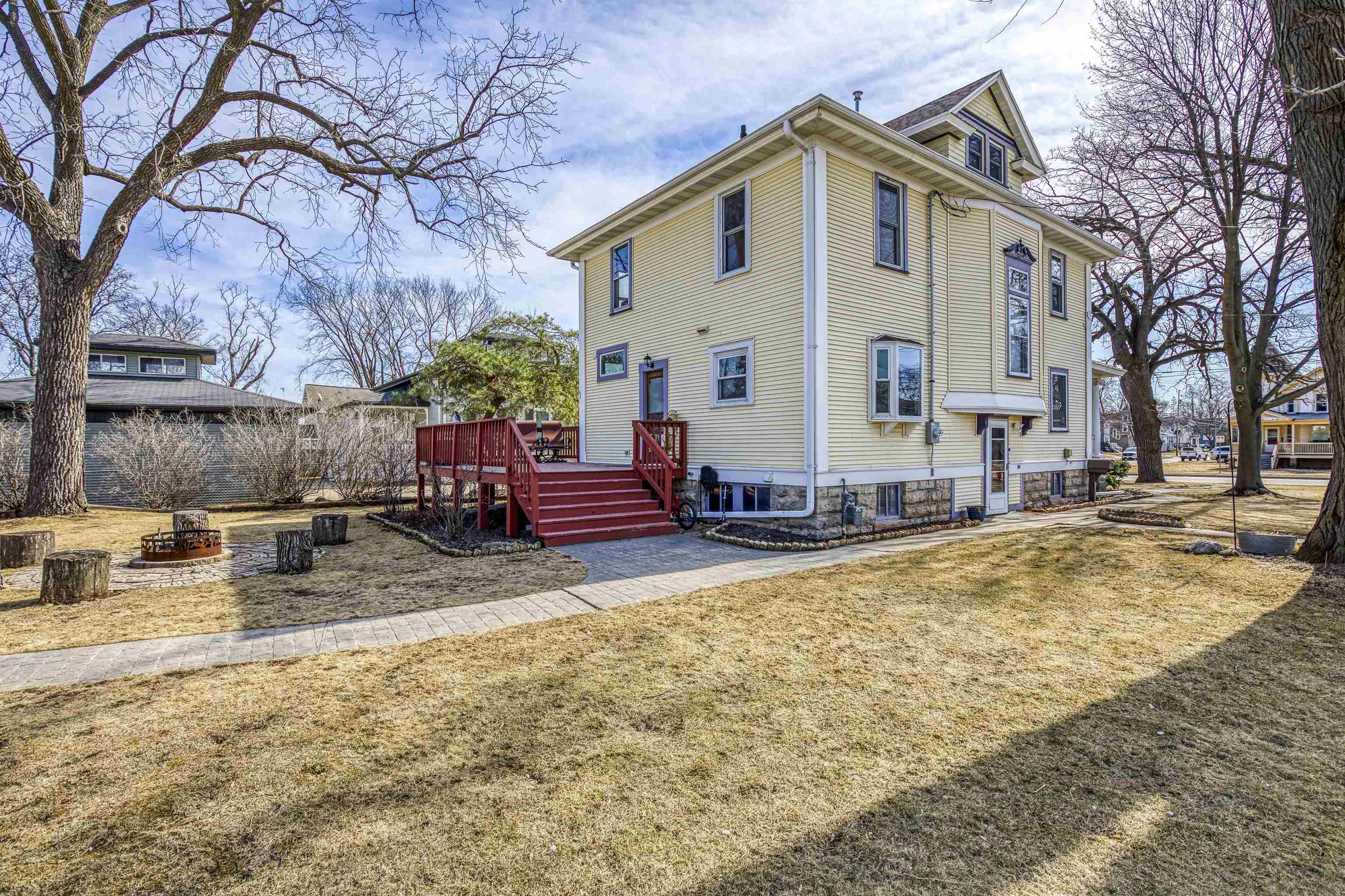 32 W NEW YORK Avenue