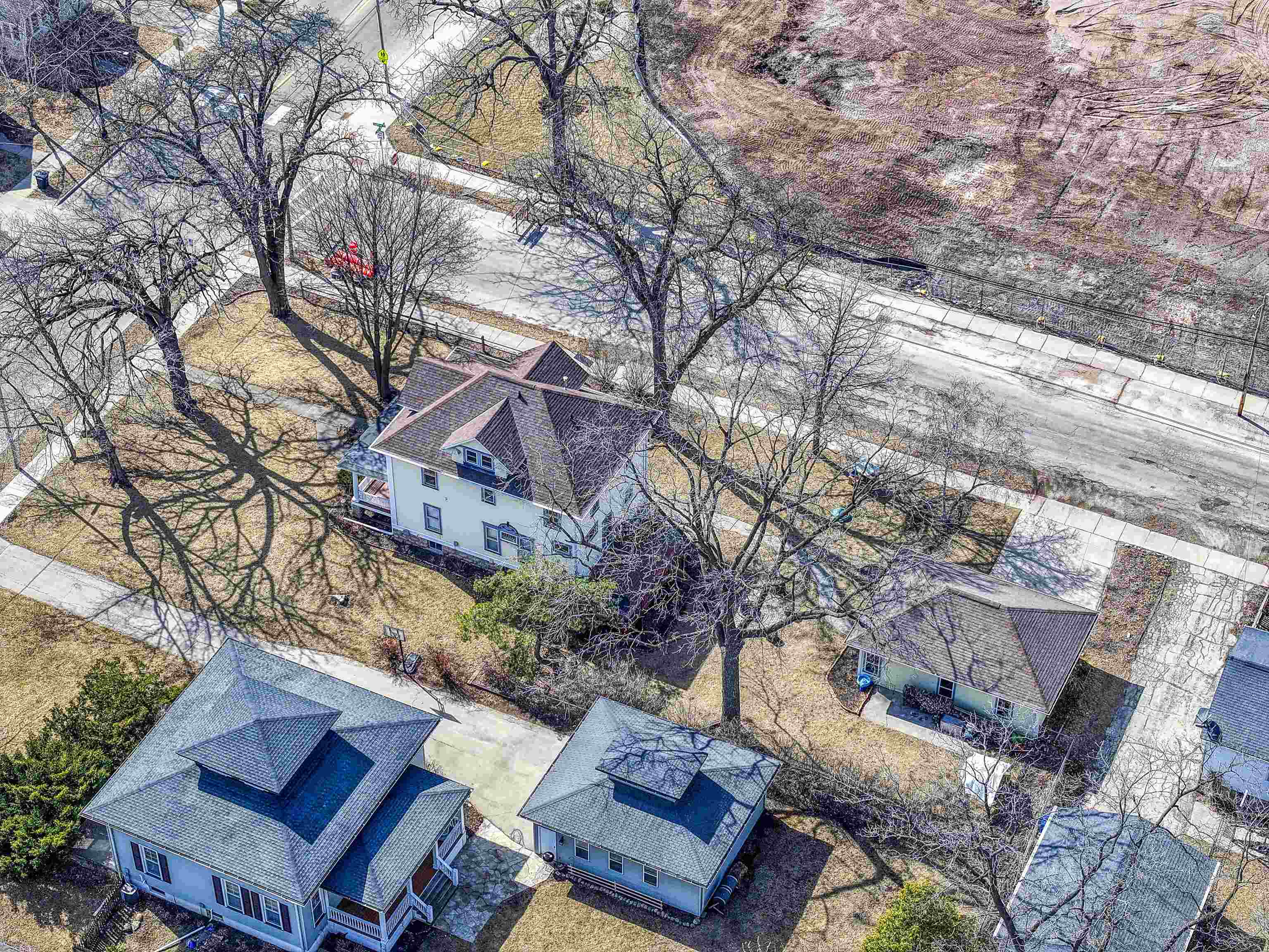 32 W NEW YORK Avenue