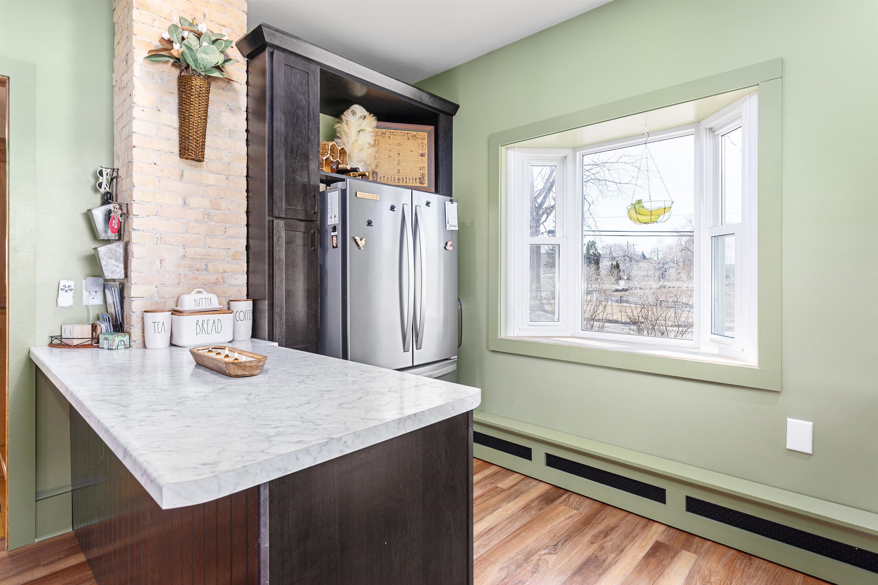 32 W NEW YORK Avenue