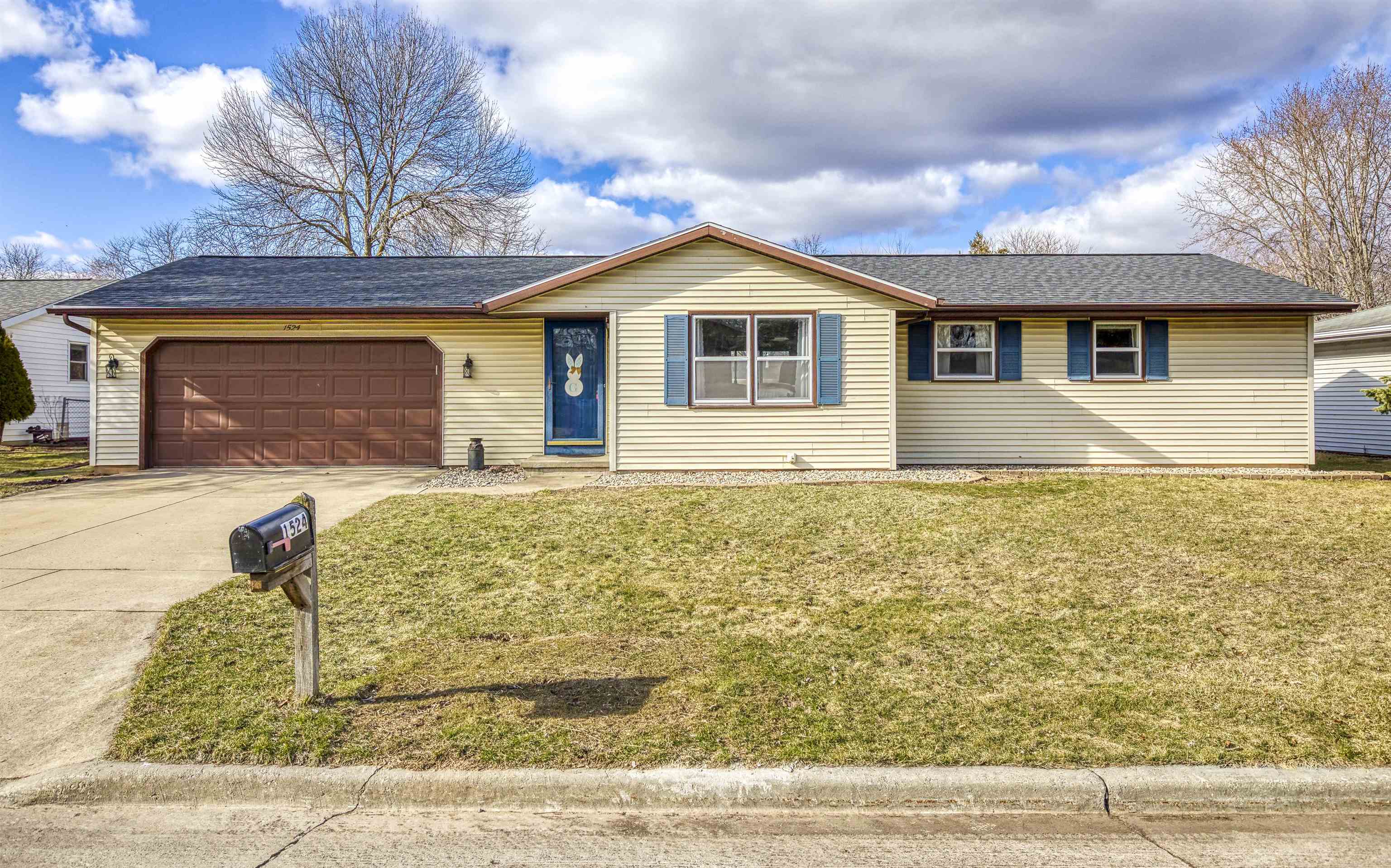 1524 E MOON BEAM Trail