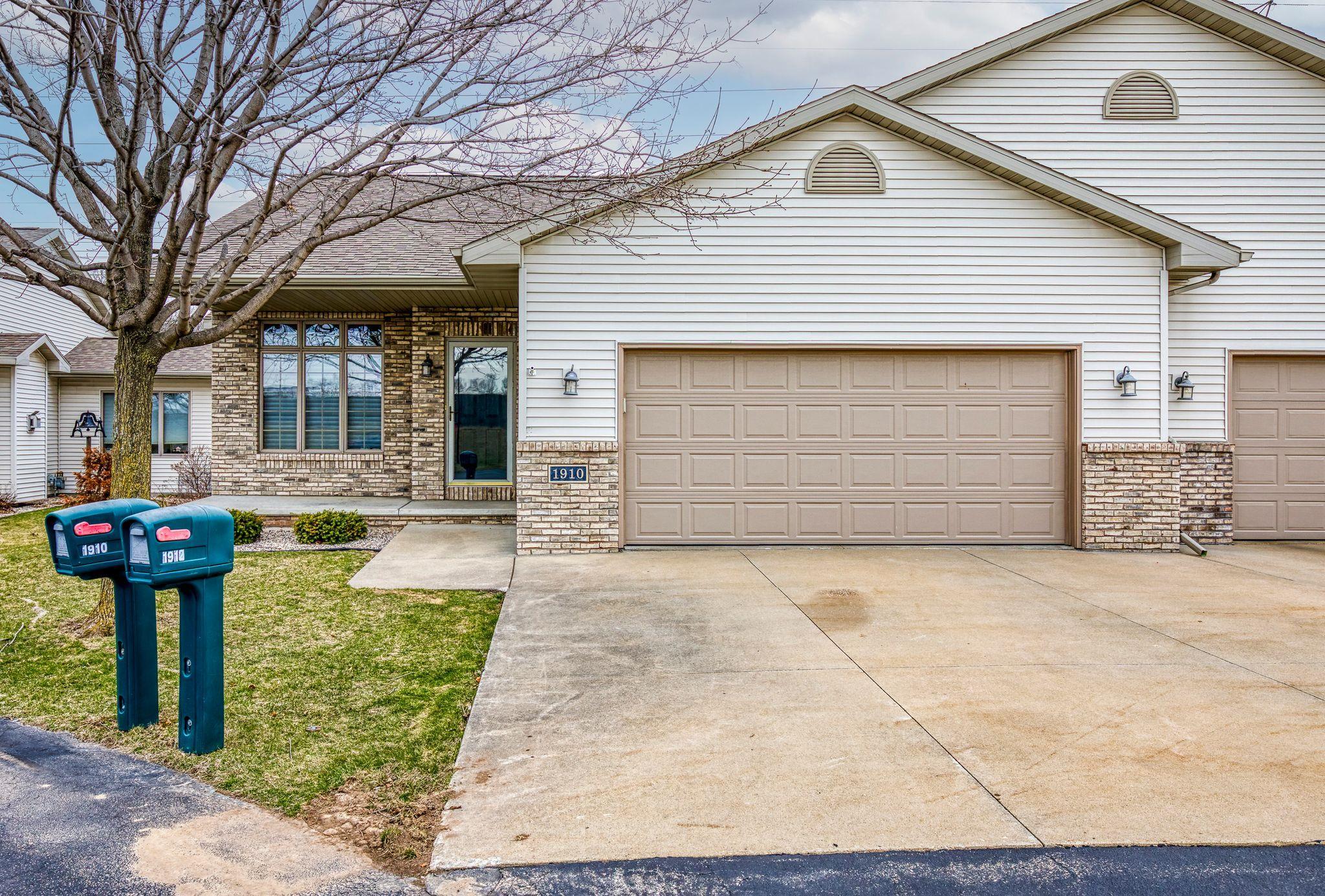 1910 E SYLVAN Avenue Unit: 2