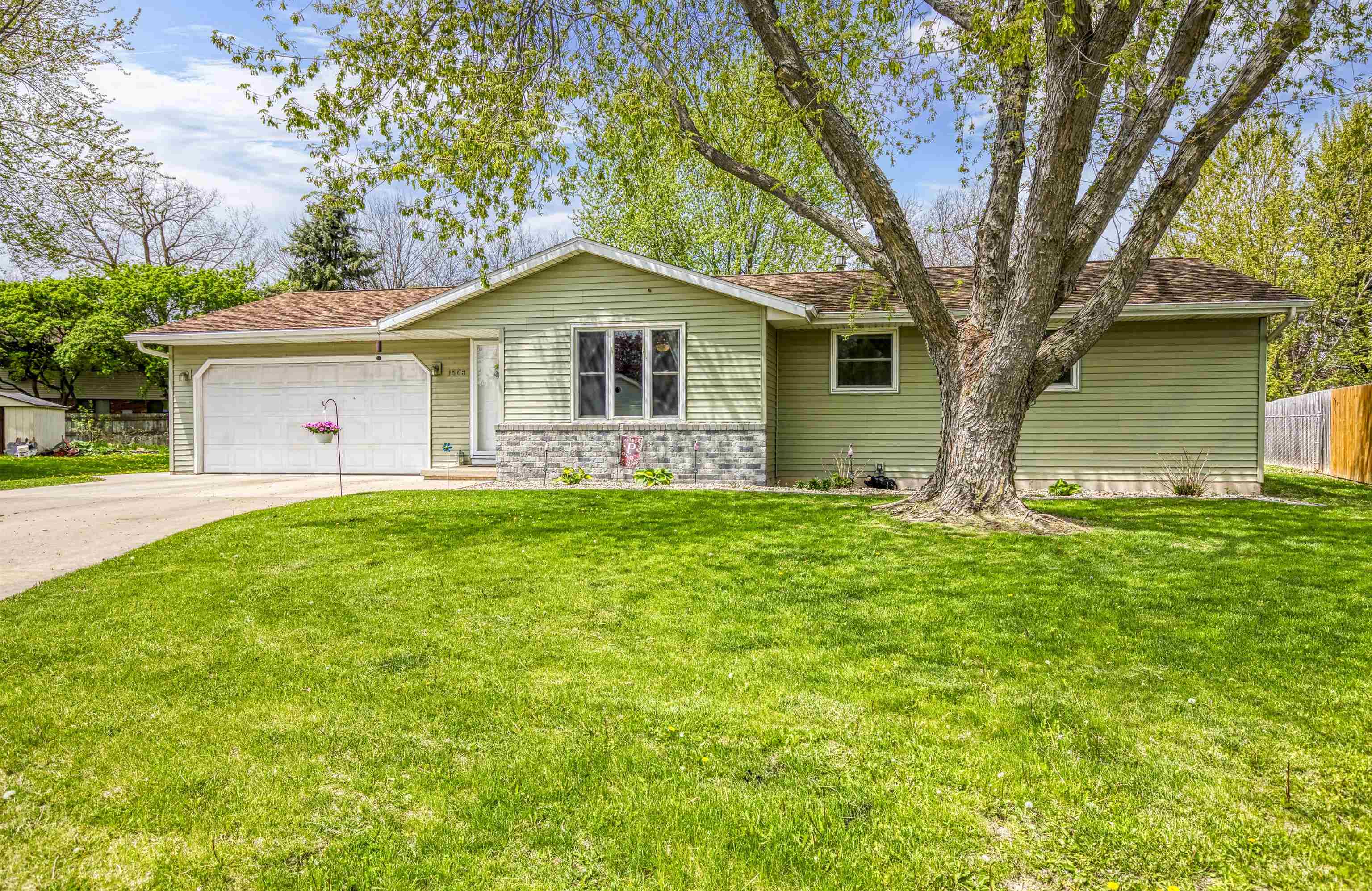 1508 E MOON BEAM Trail