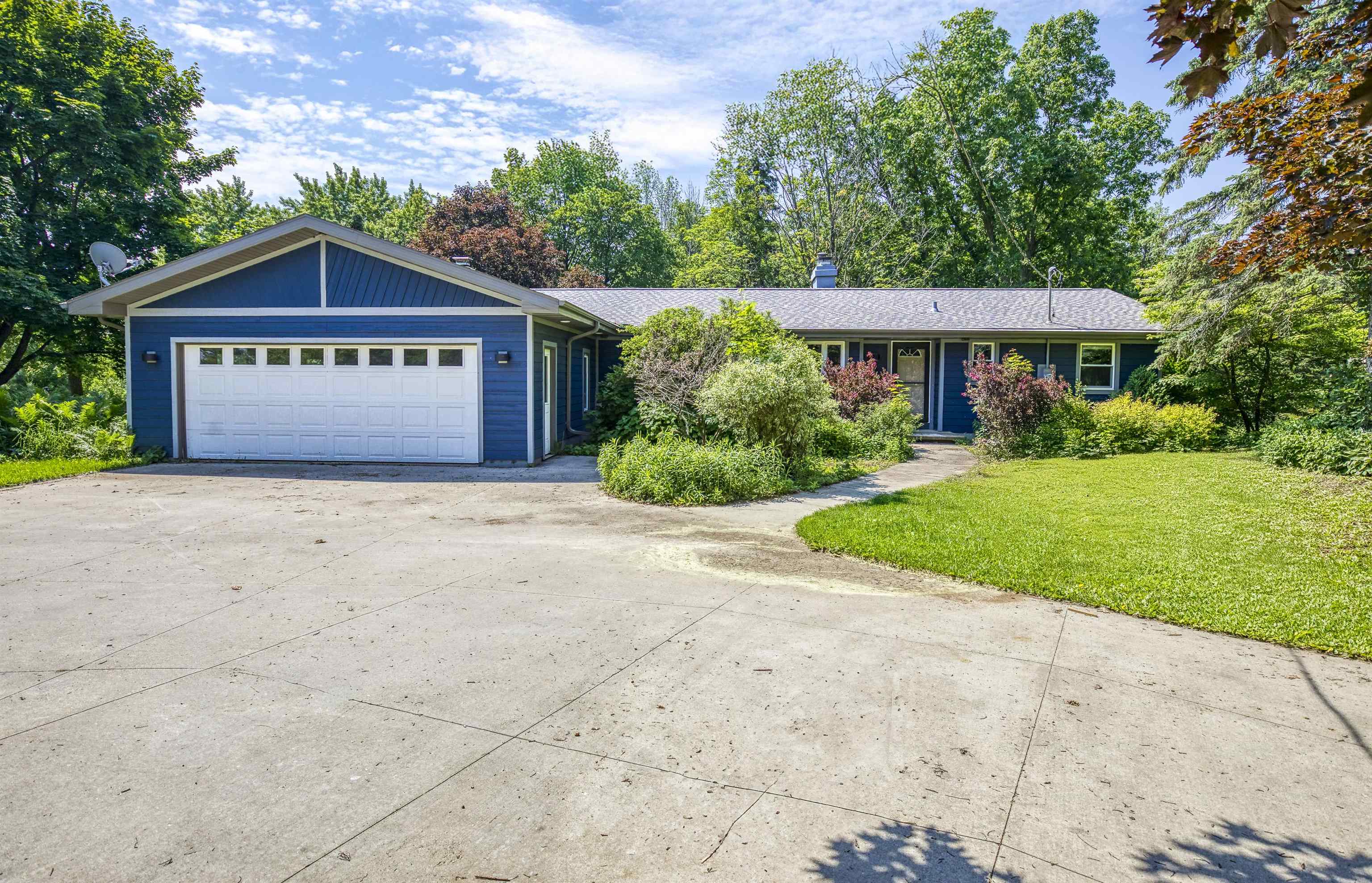 W8553 HICKORY Court
