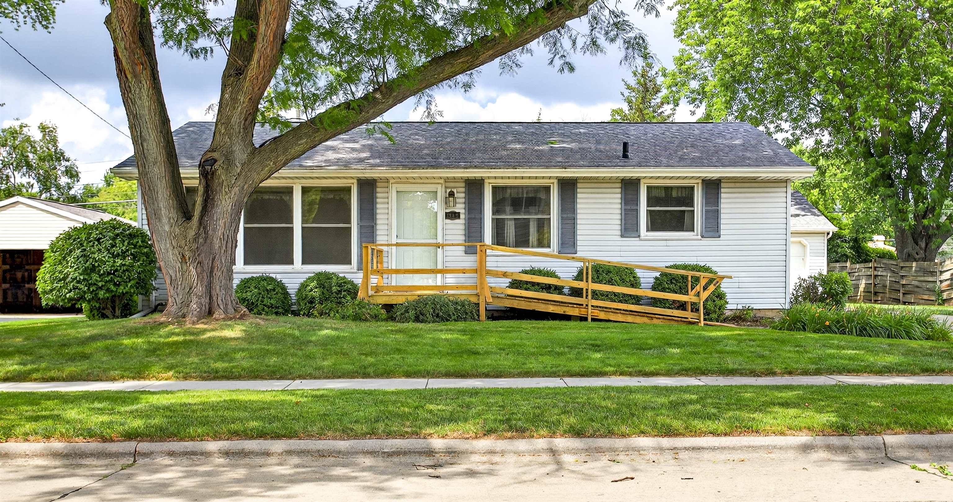 1500 E COOLIDGE Avenue