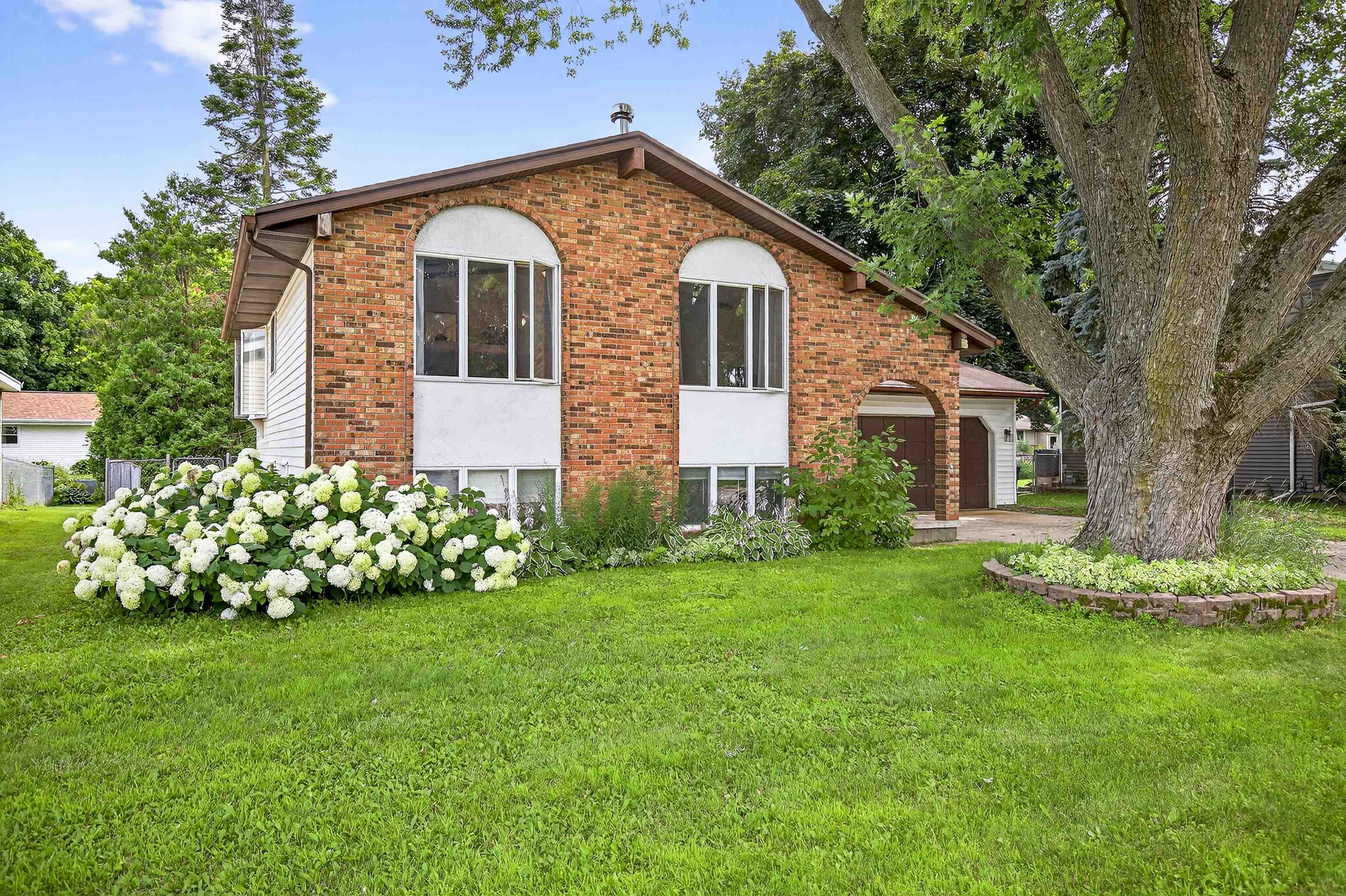 2479 VALIANT Lane