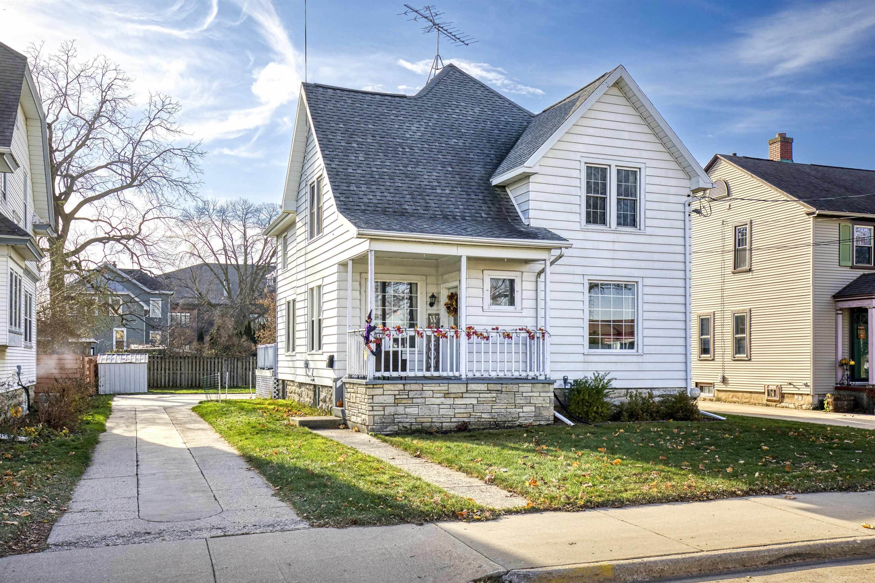241 W 9TH Avenue